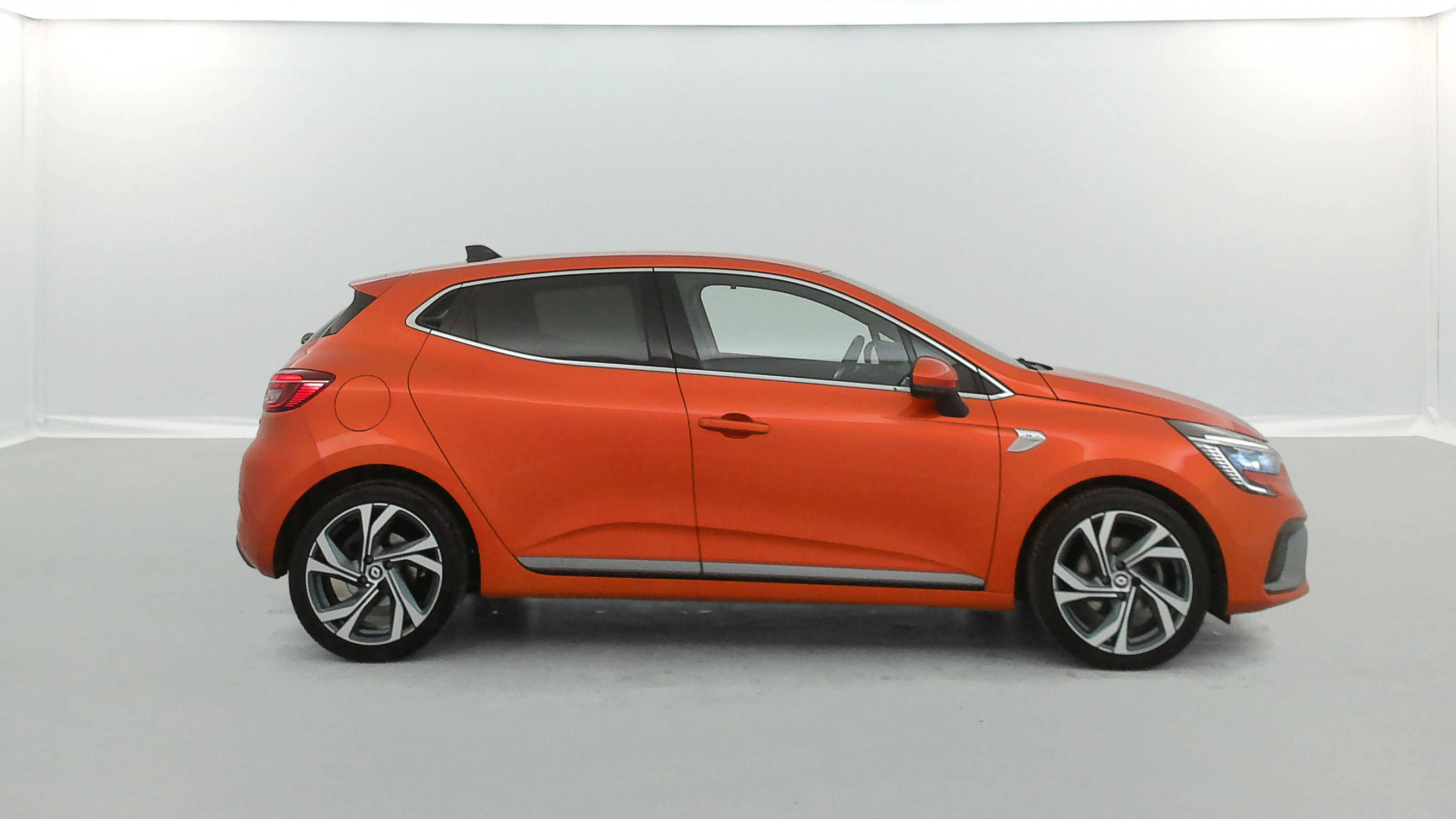 Vente en ligne Renault Clio 5 Clio TCe 140 - 21N au prix de 14 990 €