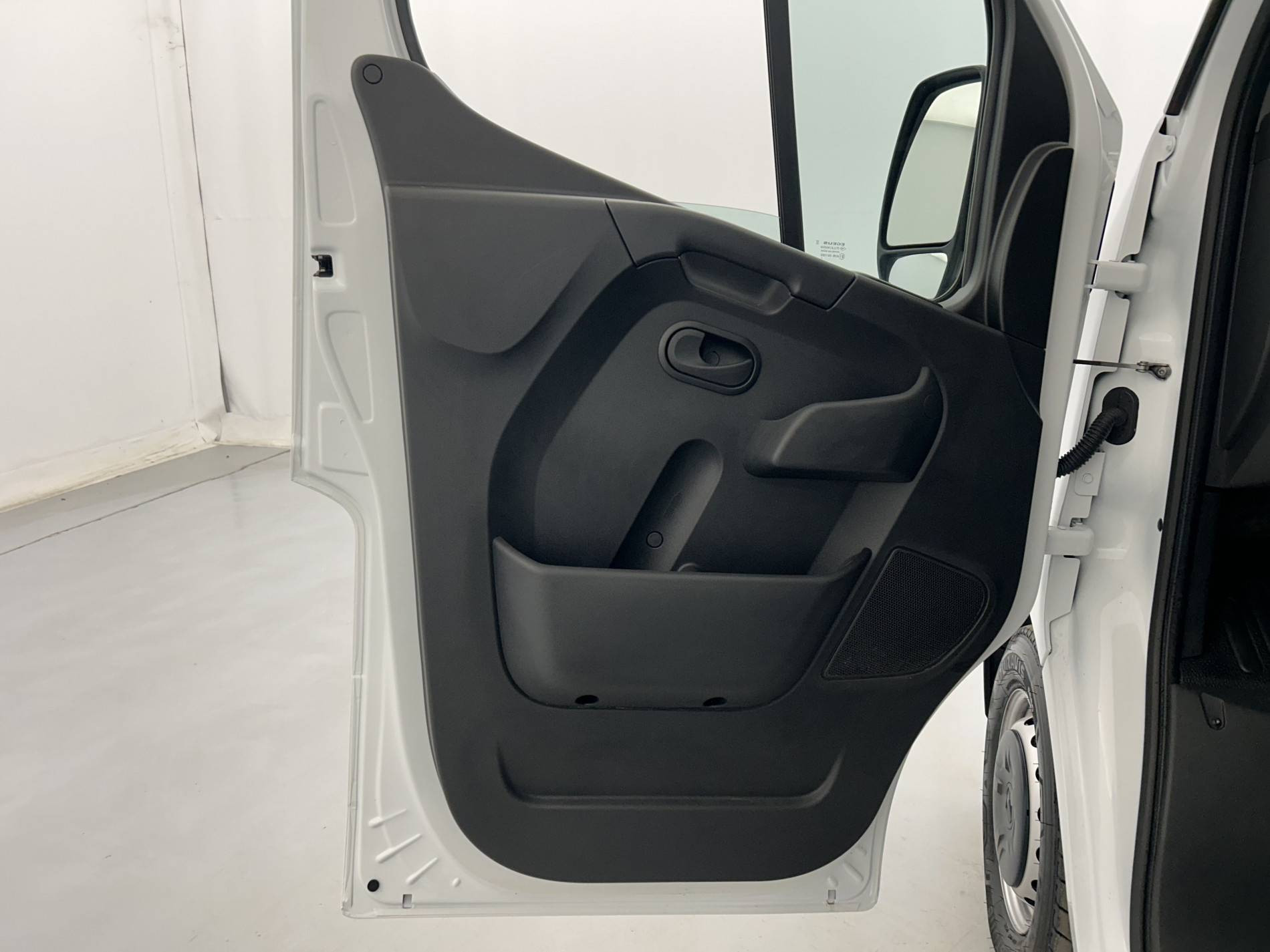 Vente en ligne Renault Master Fourgon MASTER FGN TRAC F3500 L2H2 BLUE DCI 135 au prix de 22 990 €