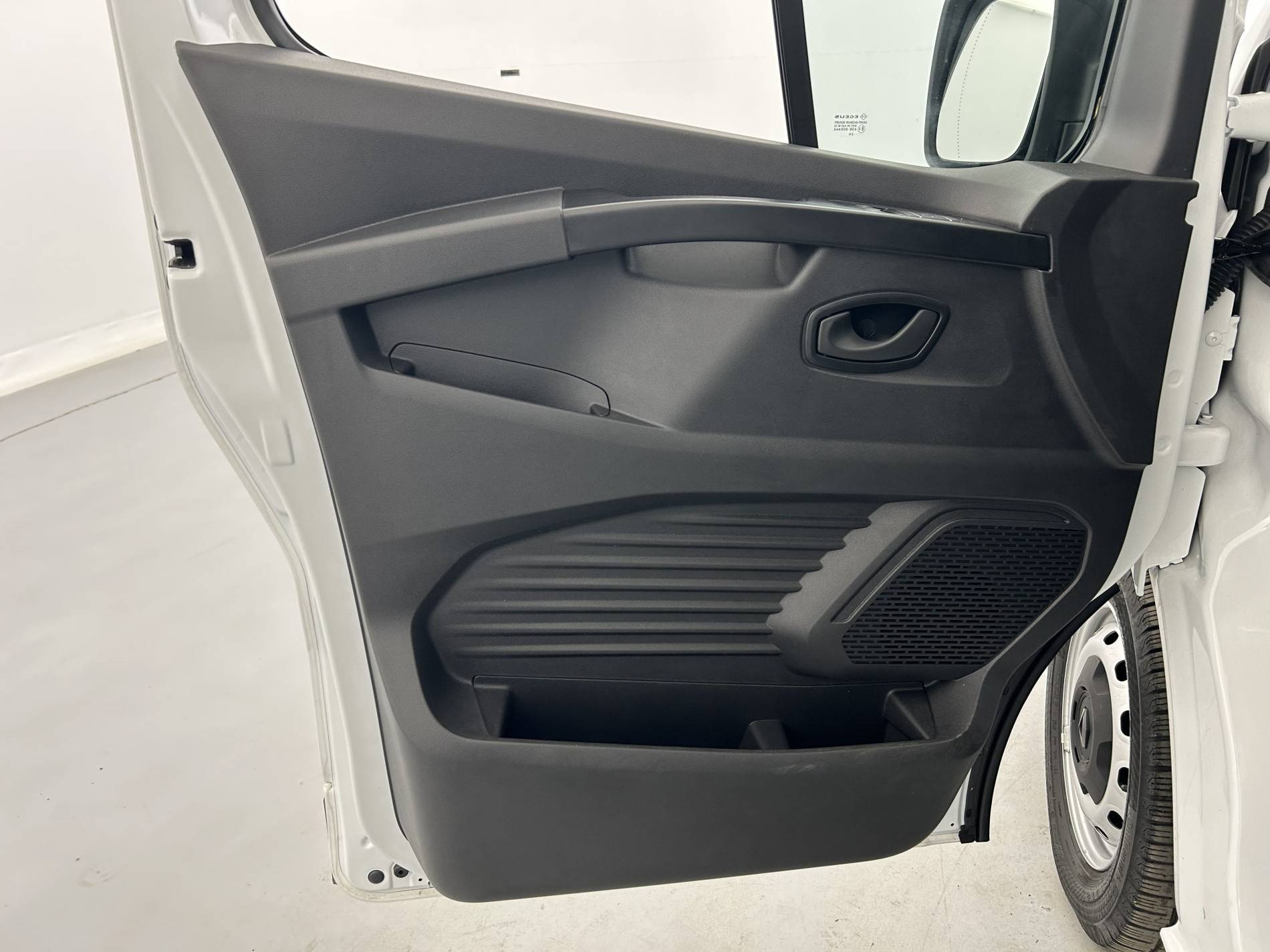 Vente en ligne Renault Trafic 3 Fourgon TRAFIC FGN L2H1 3000 KG BLUE DCI 130 au prix de 23 990 €