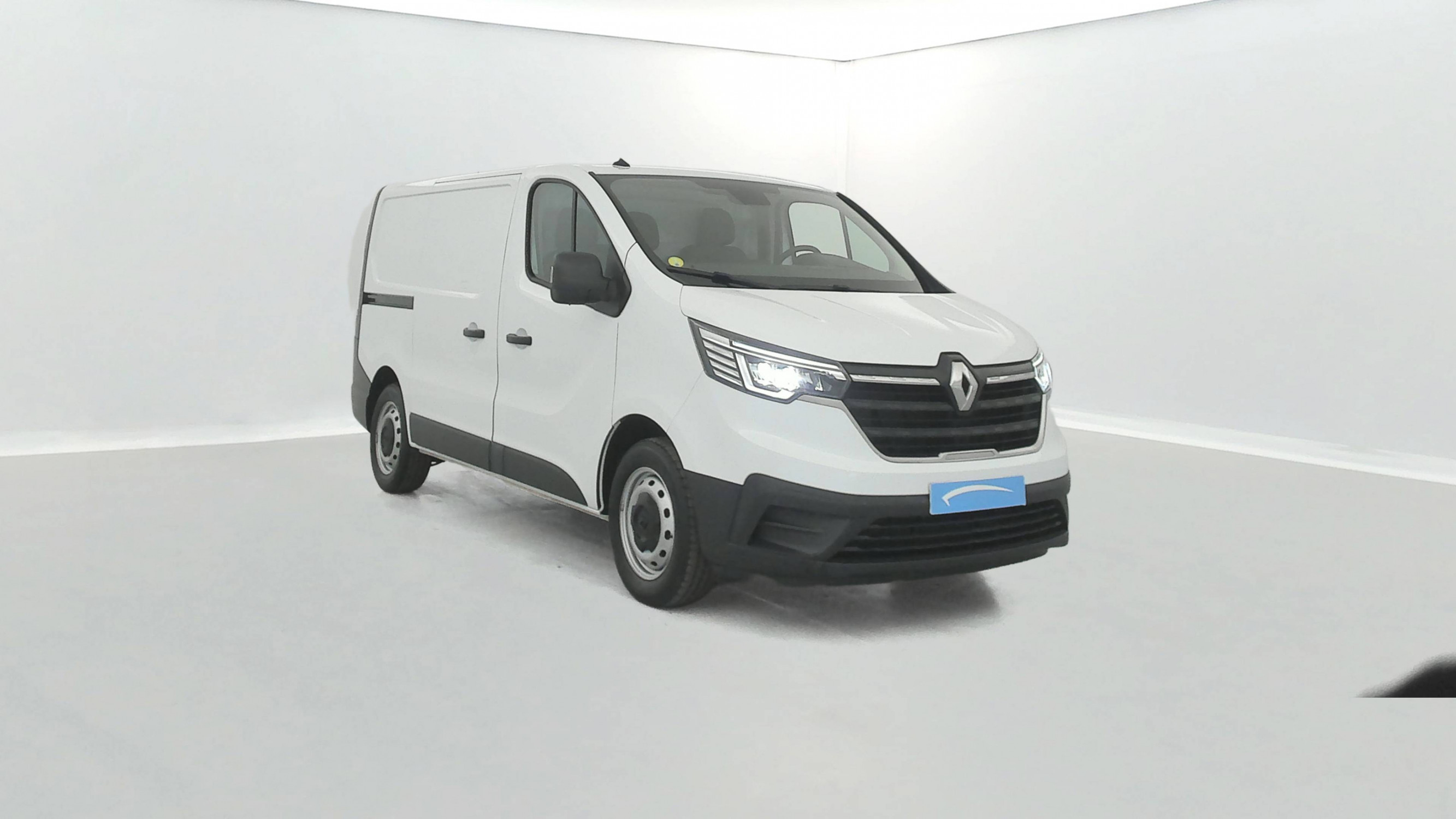 Vente en ligne Renault Trafic 3 Fourgon TRAFIC FG BLUE DCI 130 L1H1 3T GSR2 au prix de 23 990 €