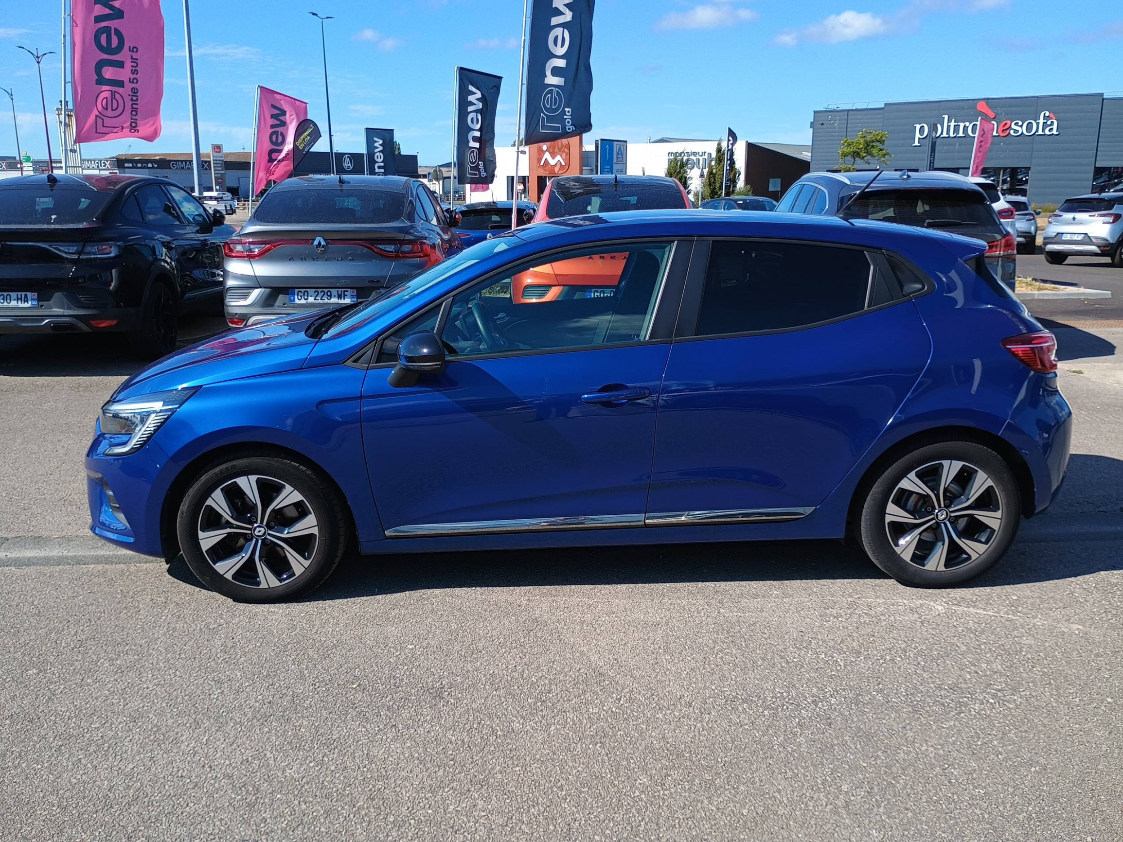 Vente en ligne Renault Clio 5 Clio E-Tech full hybrid 145 au prix de 15 890 €