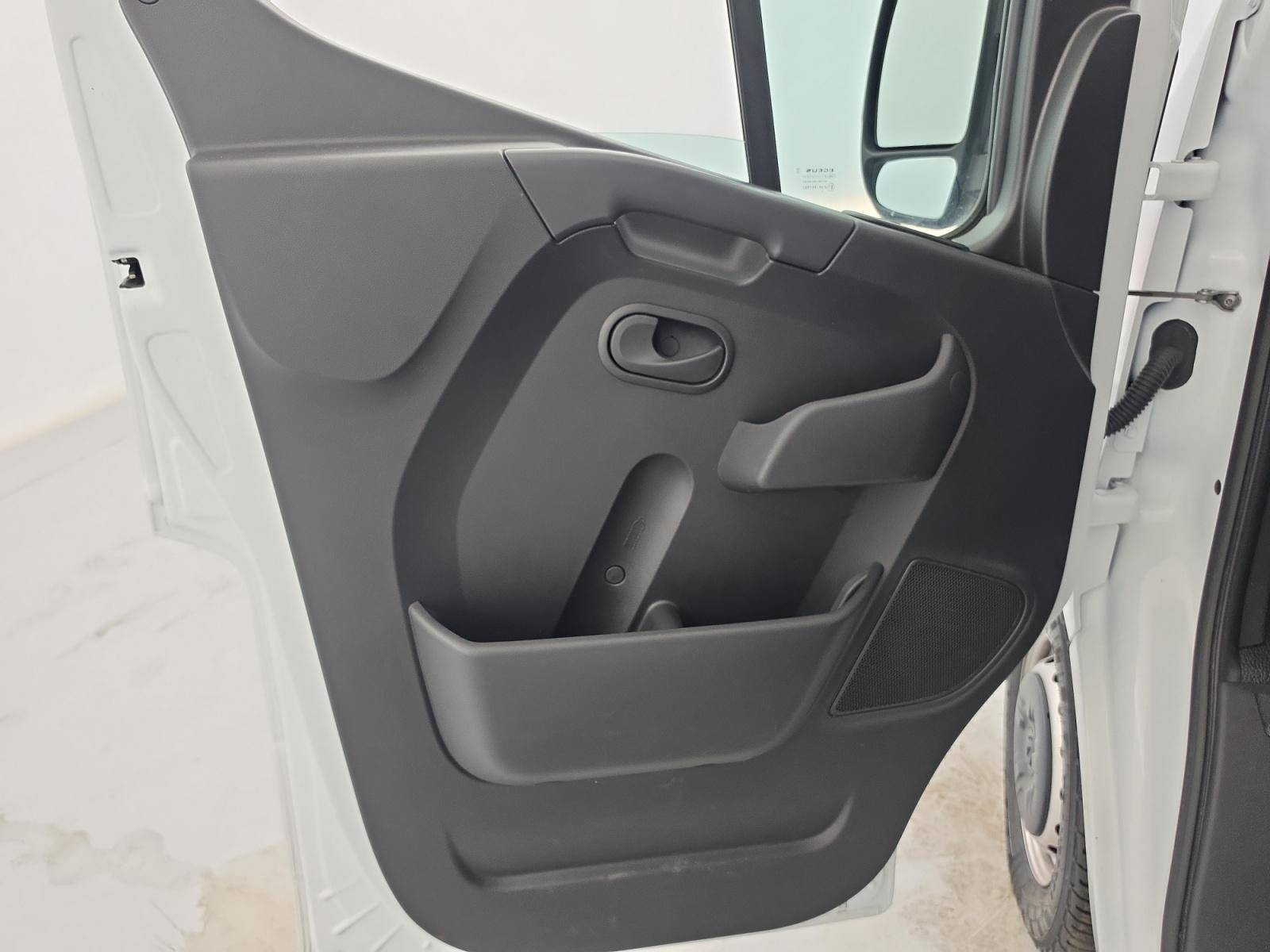 Vente en ligne Renault Master Fourgon MASTER FGN TRAC F3500 L2H2 BLUE DCI 135 au prix de 23 890 €