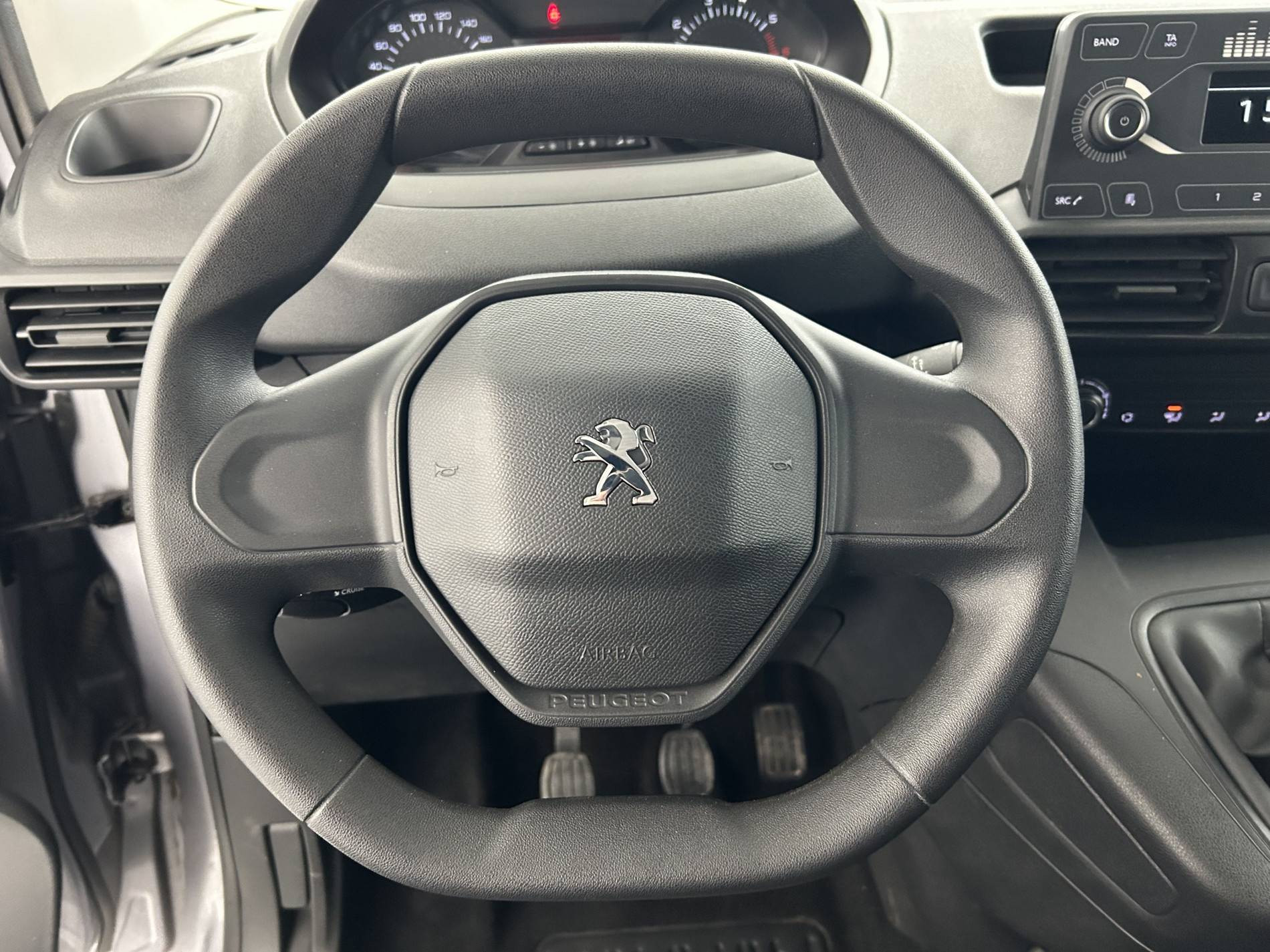 Vente en ligne Peugeot Partner Fourgon  STANDARD 650 KG BLUEHDI 100 S&S BVM5 au prix de 11 790 €