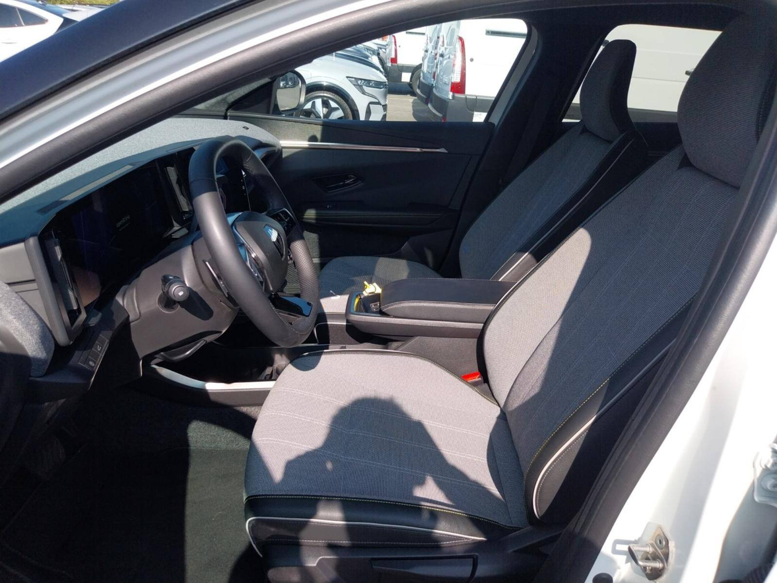 Vente en ligne Renault Scenic E-Tech Scenic E-Tech électrique 220 ch grande autonomie au prix de 32 500 €