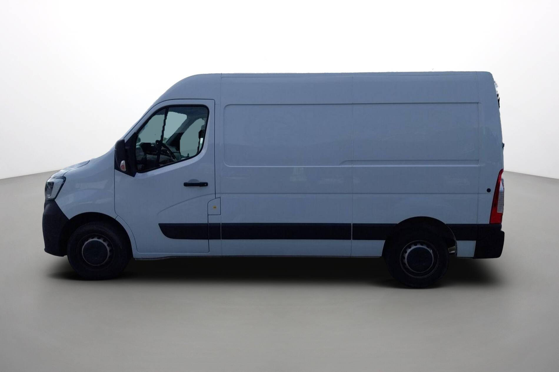 Vente en ligne Renault Master Fourgon MASTER FGN TRAC F3500 L2H2 BLUE DCI 135 au prix de 24 990 €