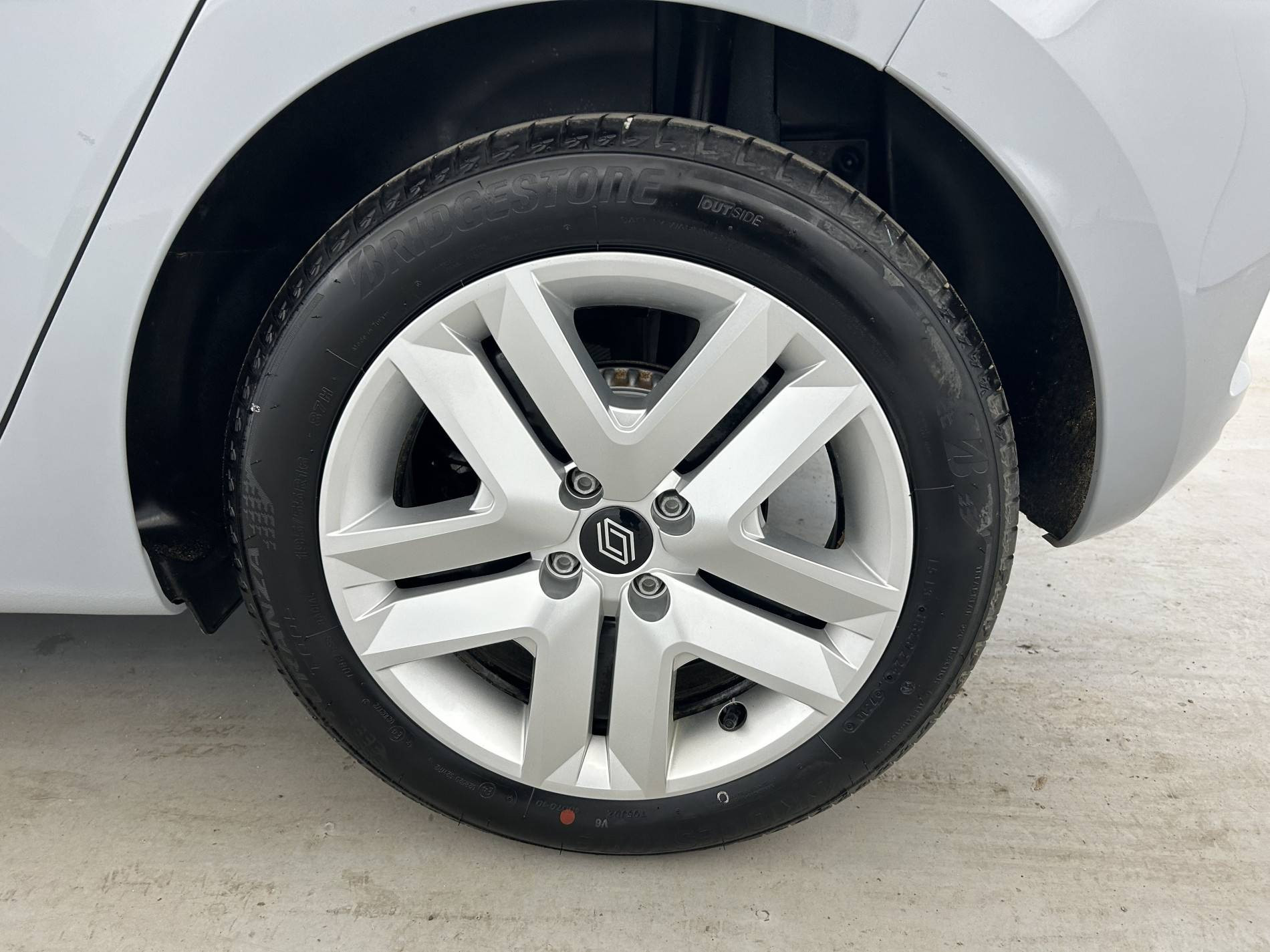 Vente en ligne Renault Clio 5 Clio TCe 90 au prix de 15 990 €