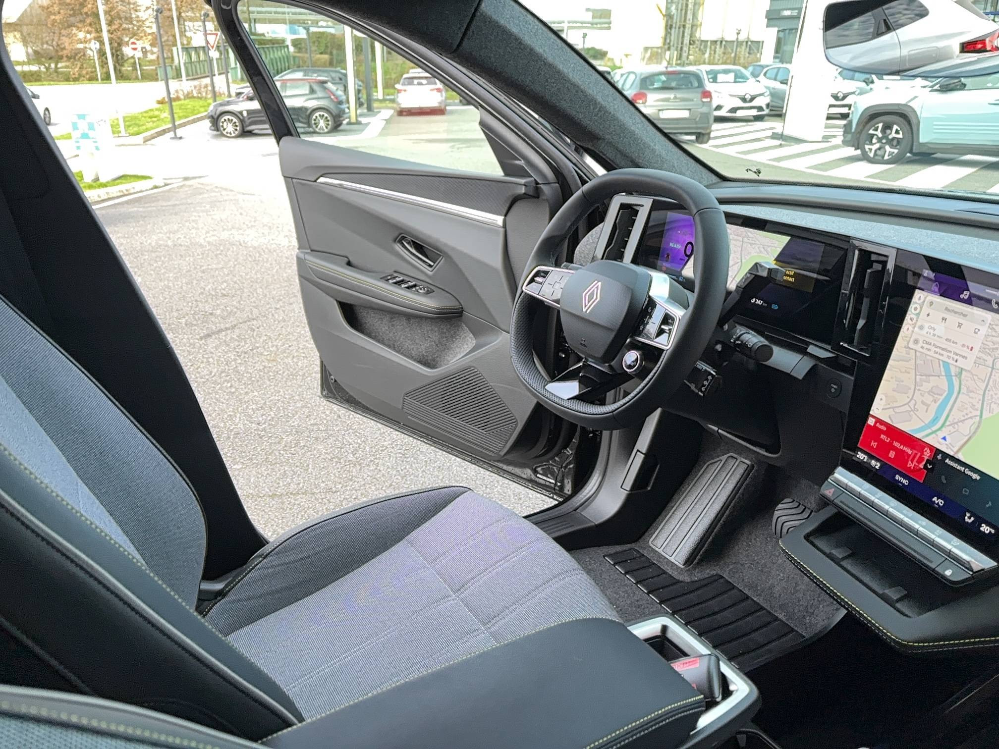 Vente en ligne Renault Scenic E-Tech  220 ch grande autonomie au prix de 39 990 €