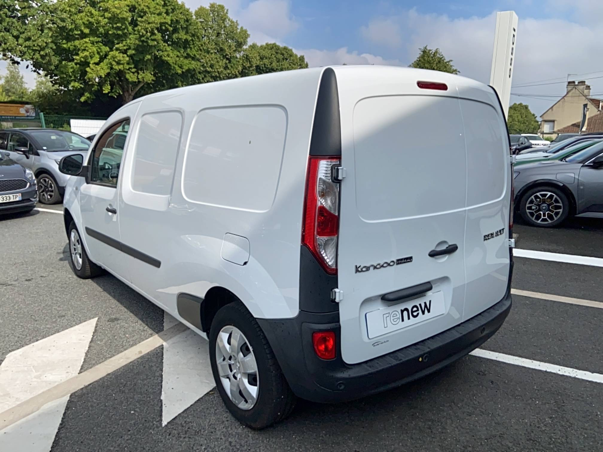 Vente en ligne Renault Kangoo Express  GRAND VOLUME BLUE DCI 115 au prix de 12 000 €