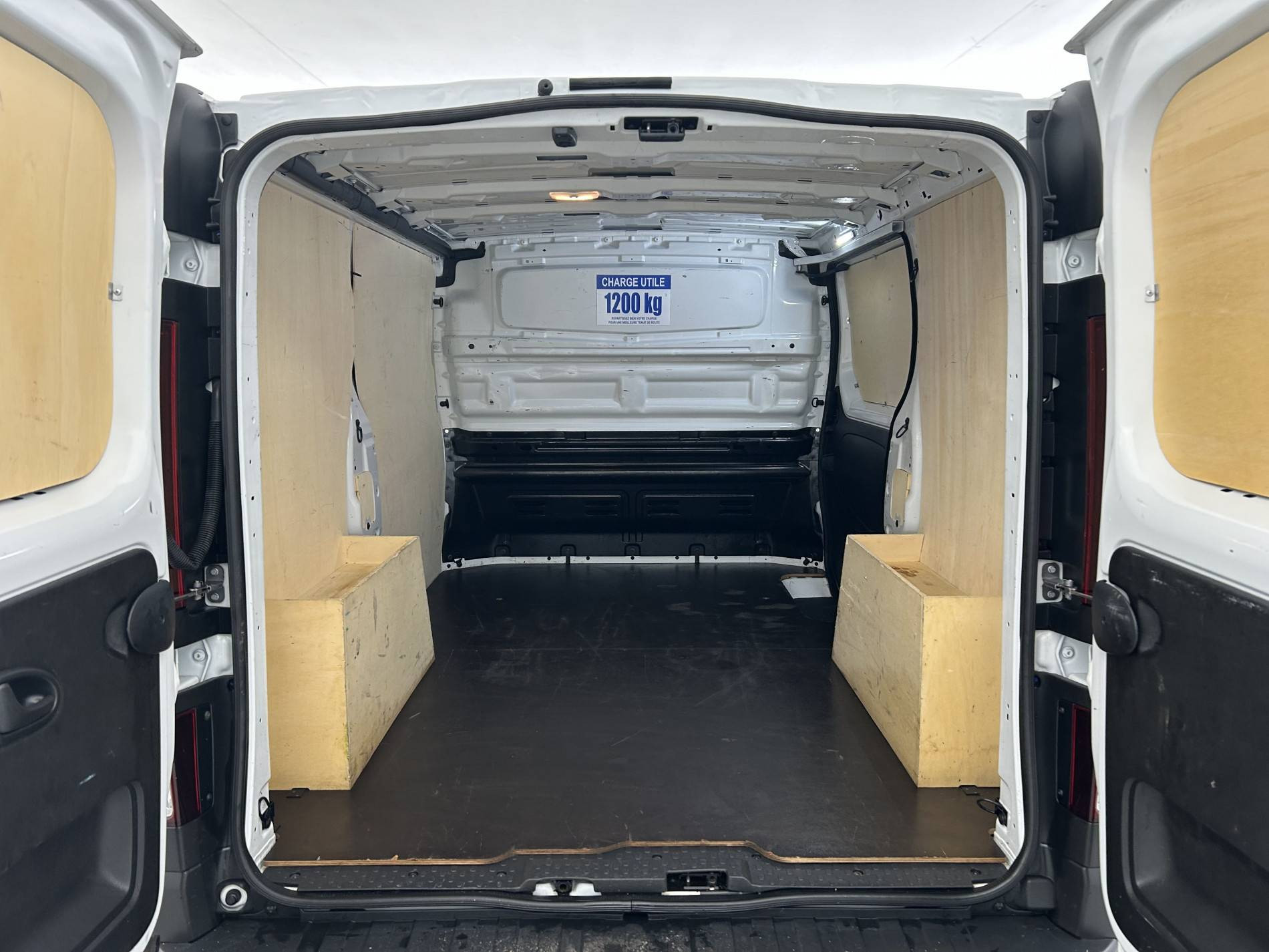 Vente en ligne Renault Trafic 3 Fourgon TRAFIC FGN L1H1 3000 KG BLUE DCI 130 au prix de 23 690 €