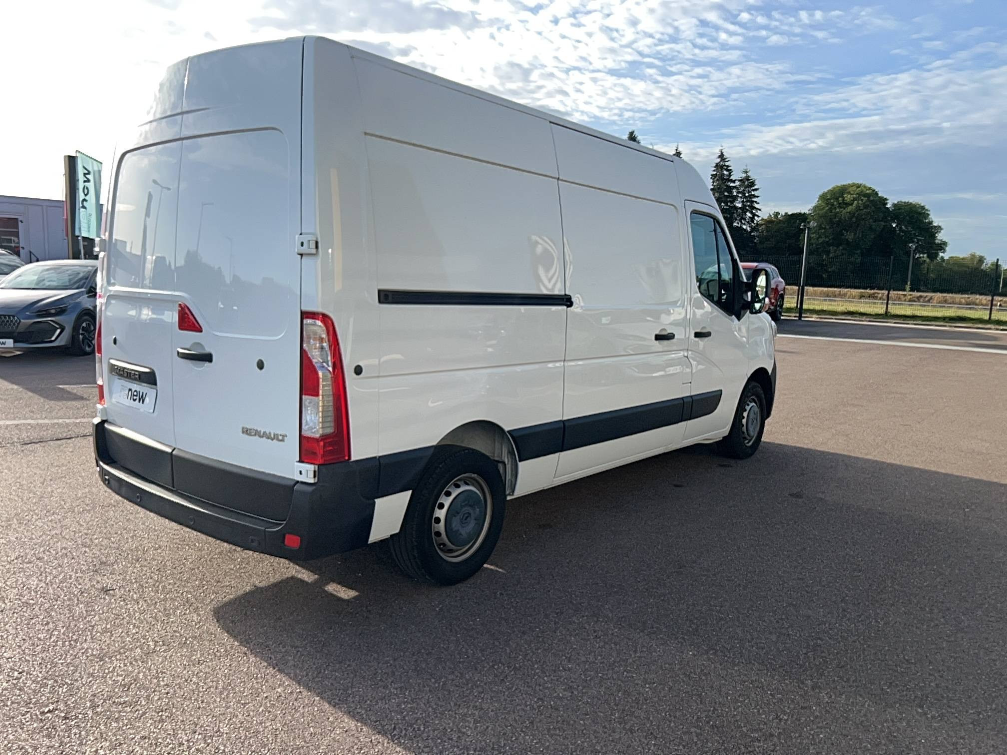 Vente en ligne Renault Master Fourgon MASTER FGN TRAC F3500 L2H2 BLUE DCI 135 au prix de 22 490 €
