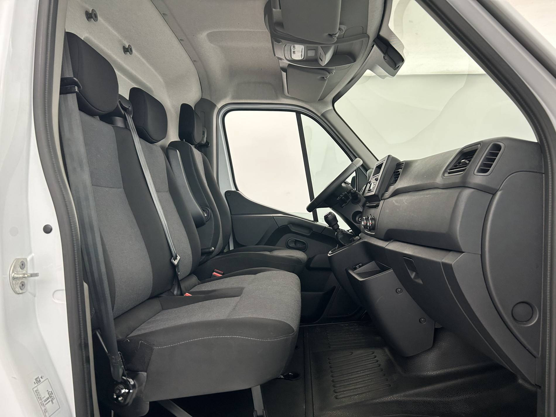 Vente en ligne Renault Master Fourgon MASTER FGN TRAC F3500 L2H2 BLUE DCI 135 au prix de 24 490 €