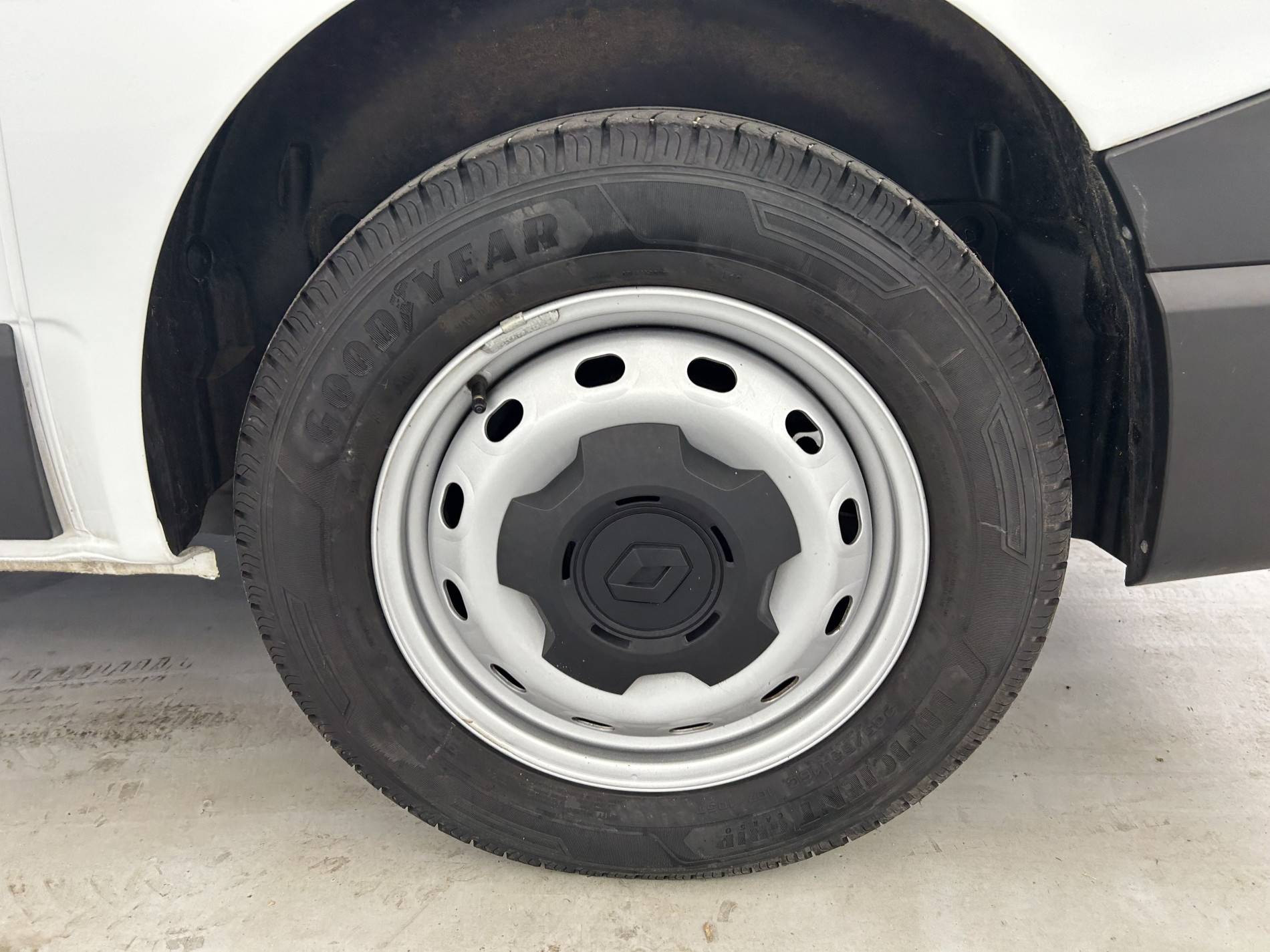 Vente en ligne Renault Trafic 3 Fourgon TRAFIC FG BLUE DCI 130 L1H1 3T GSR2 au prix de 25 390 €