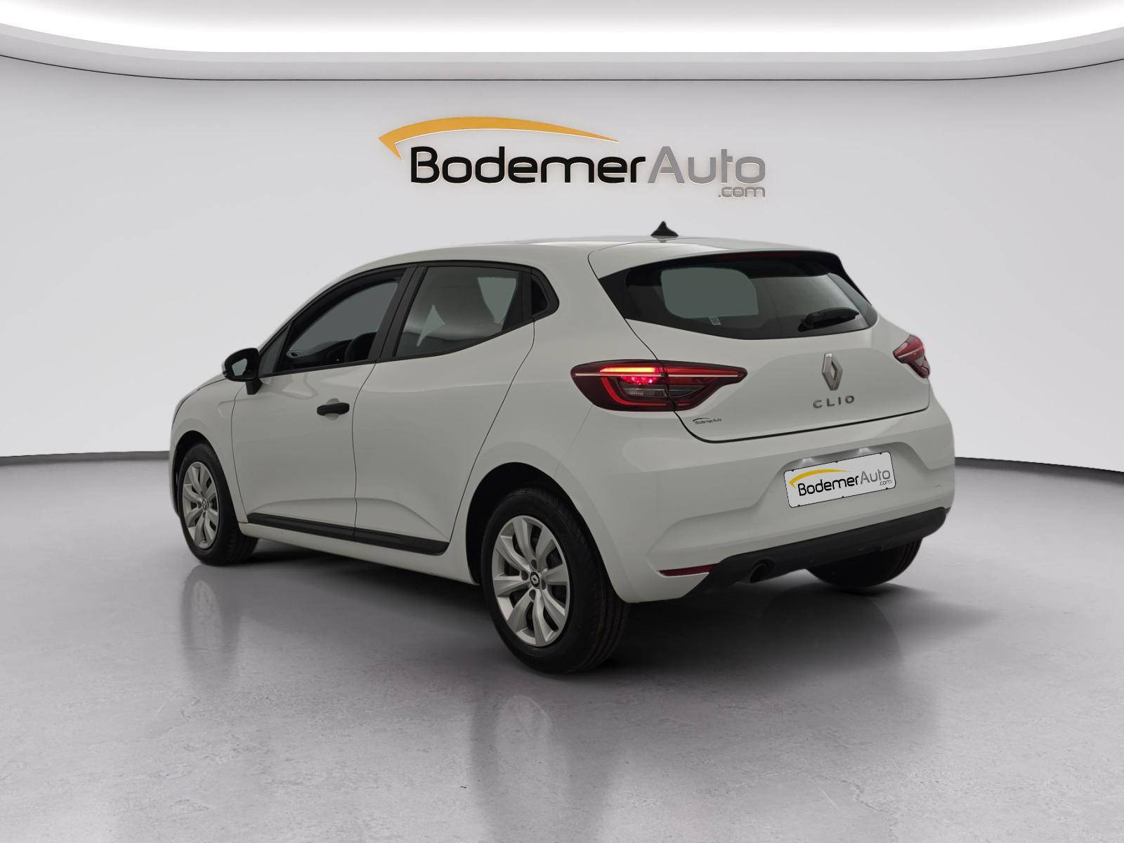 Vente en ligne Renault Clio 5 CLIO SOCIETE BLUE DCI 100 - 21N au prix de 11 990 €