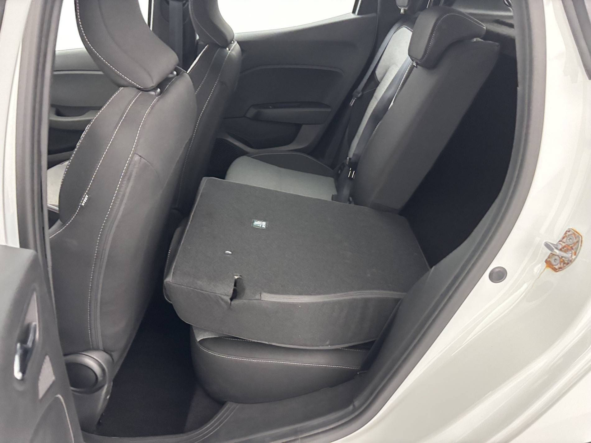Vente en ligne Renault Clio 5 Clio Blue dCi 100 ch GSR2 au prix de 18 791 €
