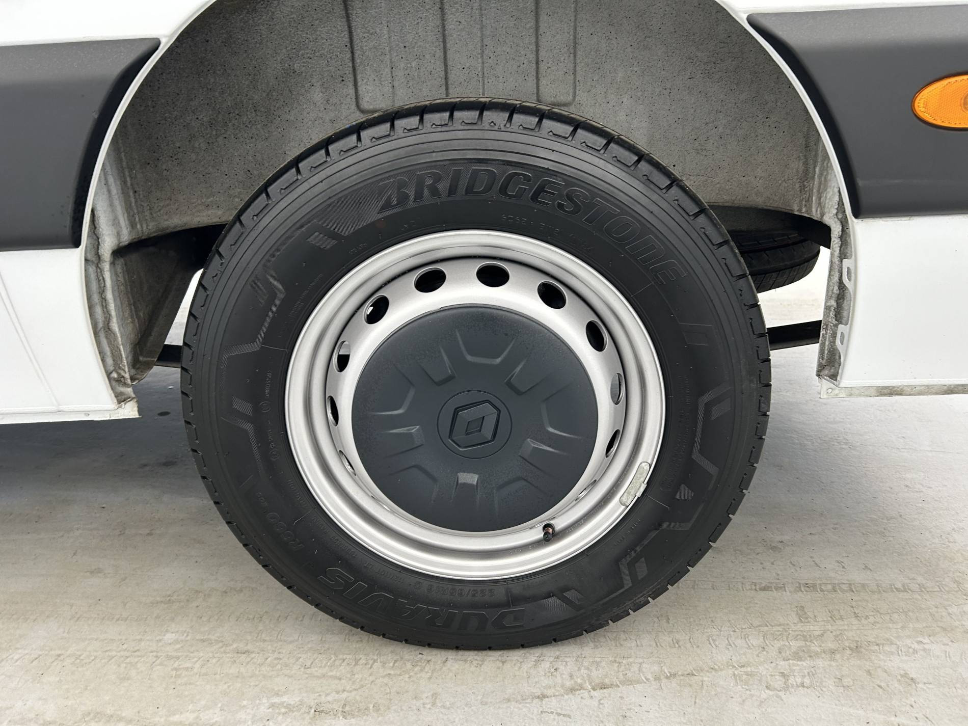 Vente en ligne Renault Master Fourgon MASTER FGN TRAC F3500 L3H3 BLUE DCI 135 au prix de 28 990 €