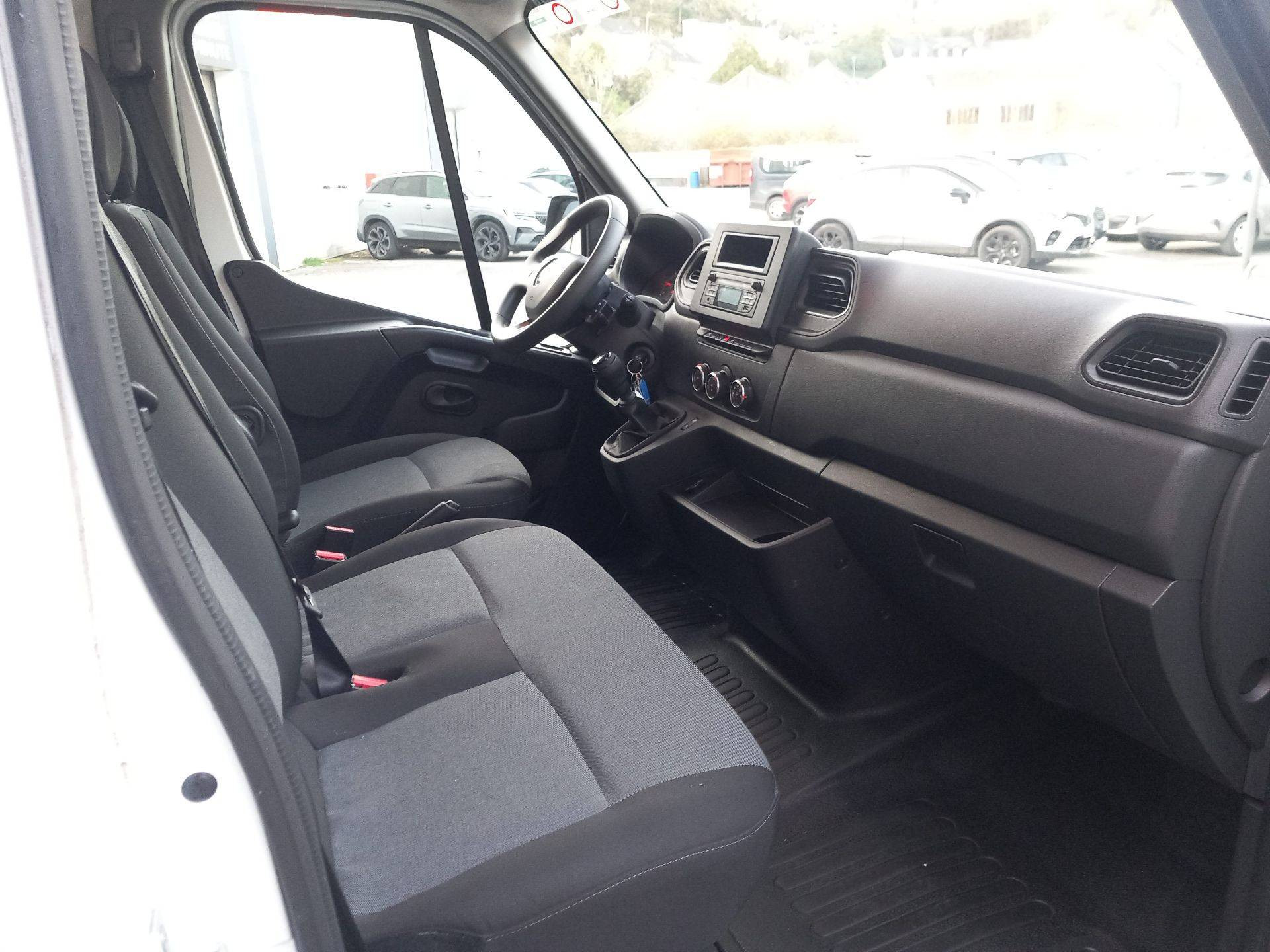 Vente en ligne Renault Master Fourgon MASTER FGN TRAC F3500 L2H2 BLUE DCI 135 au prix de 26 490 €
