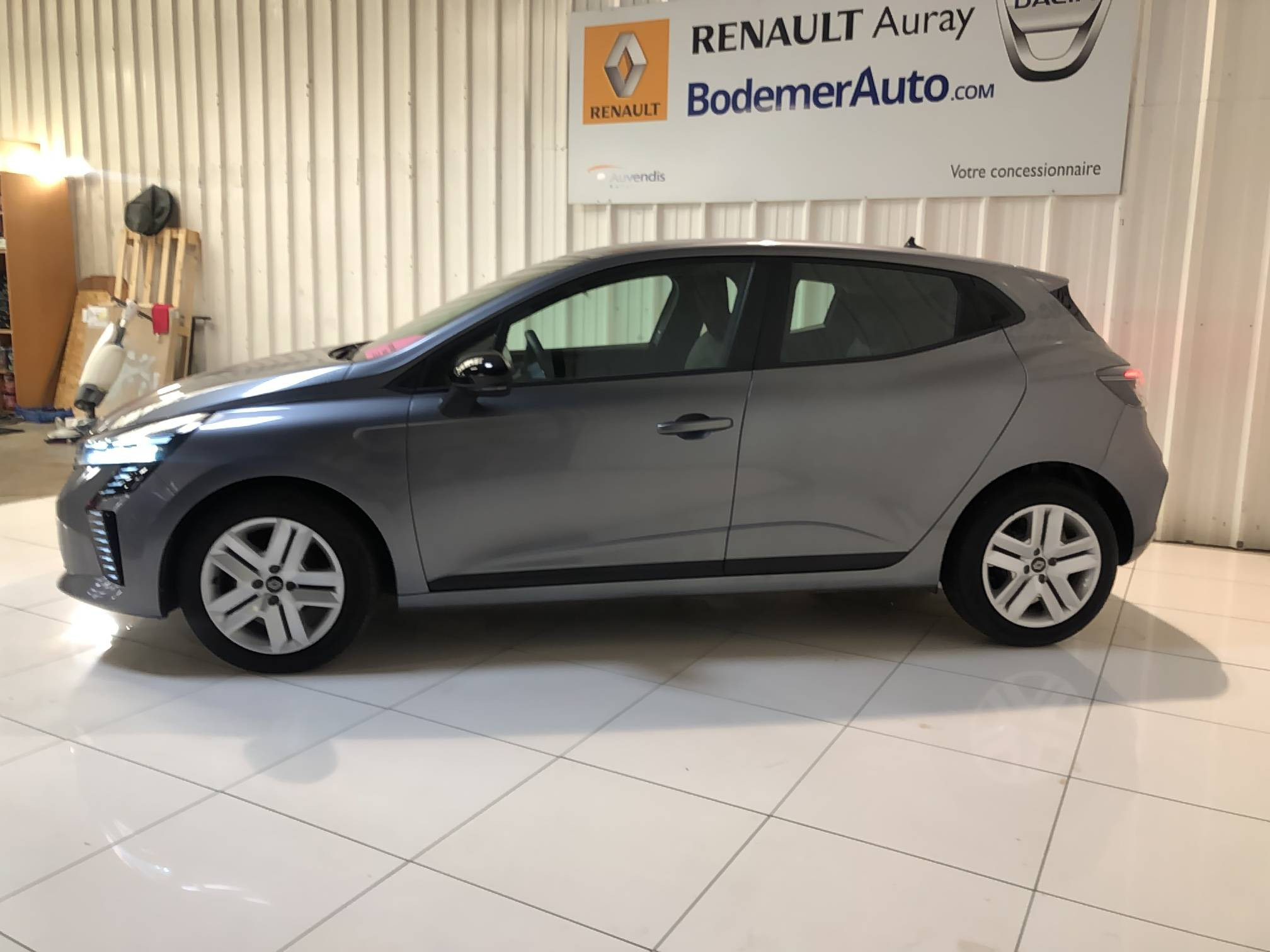 Vente en ligne Renault Clio 5 Clio TCe 90 au prix de 15 990 €