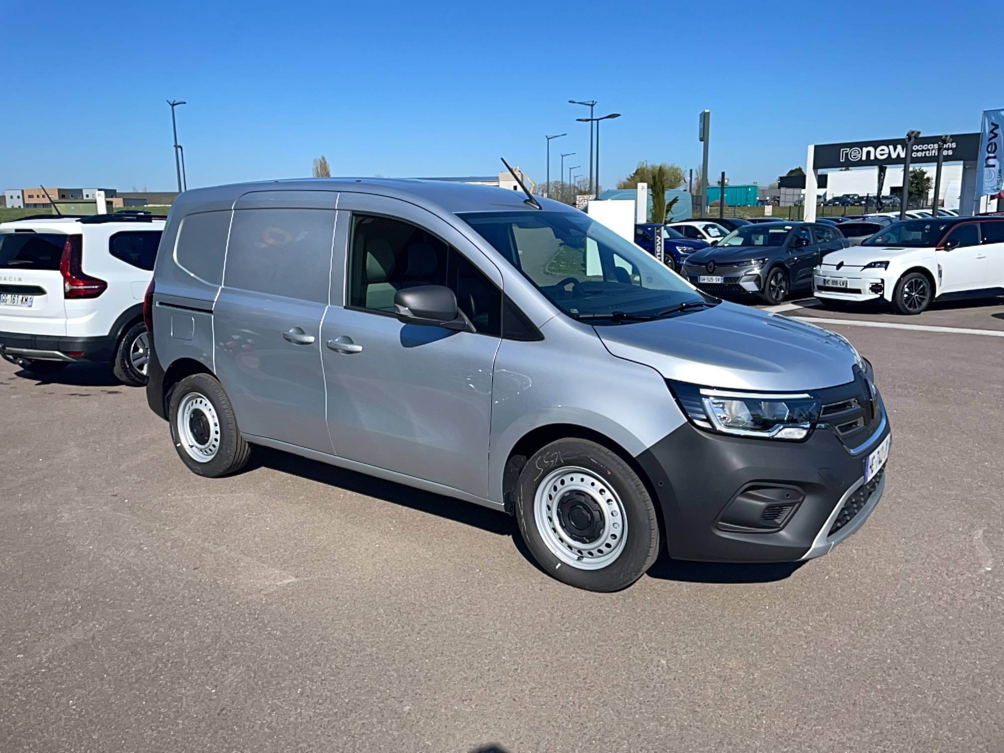 Vente en ligne Renault Kangoo Van E-Tech  FG TOLE L1 AC22/DC80 GSR2 au prix de 29 991 €