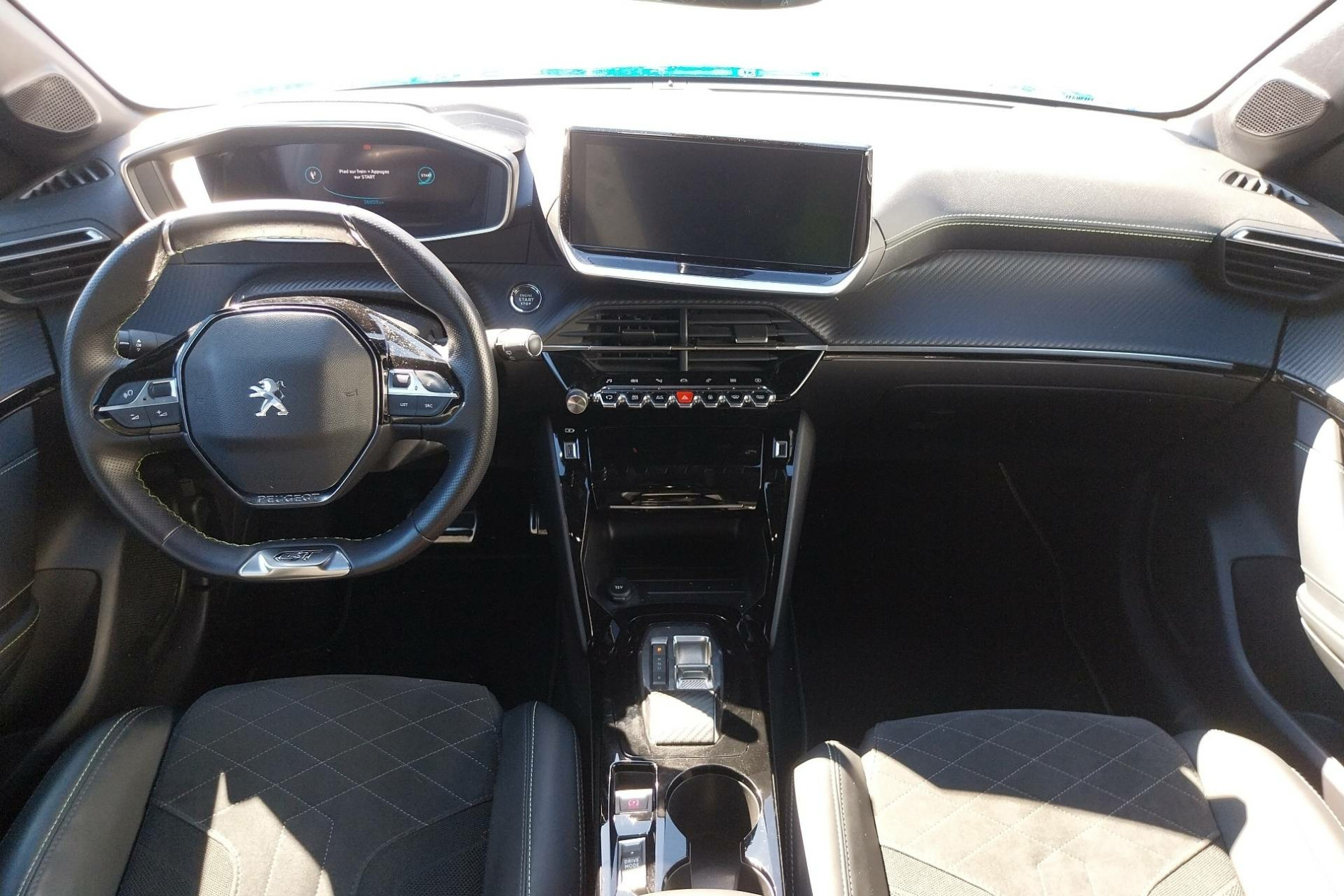 Vente en ligne Peugeot E-208  50 kWh 136ch au prix de 17 290 €