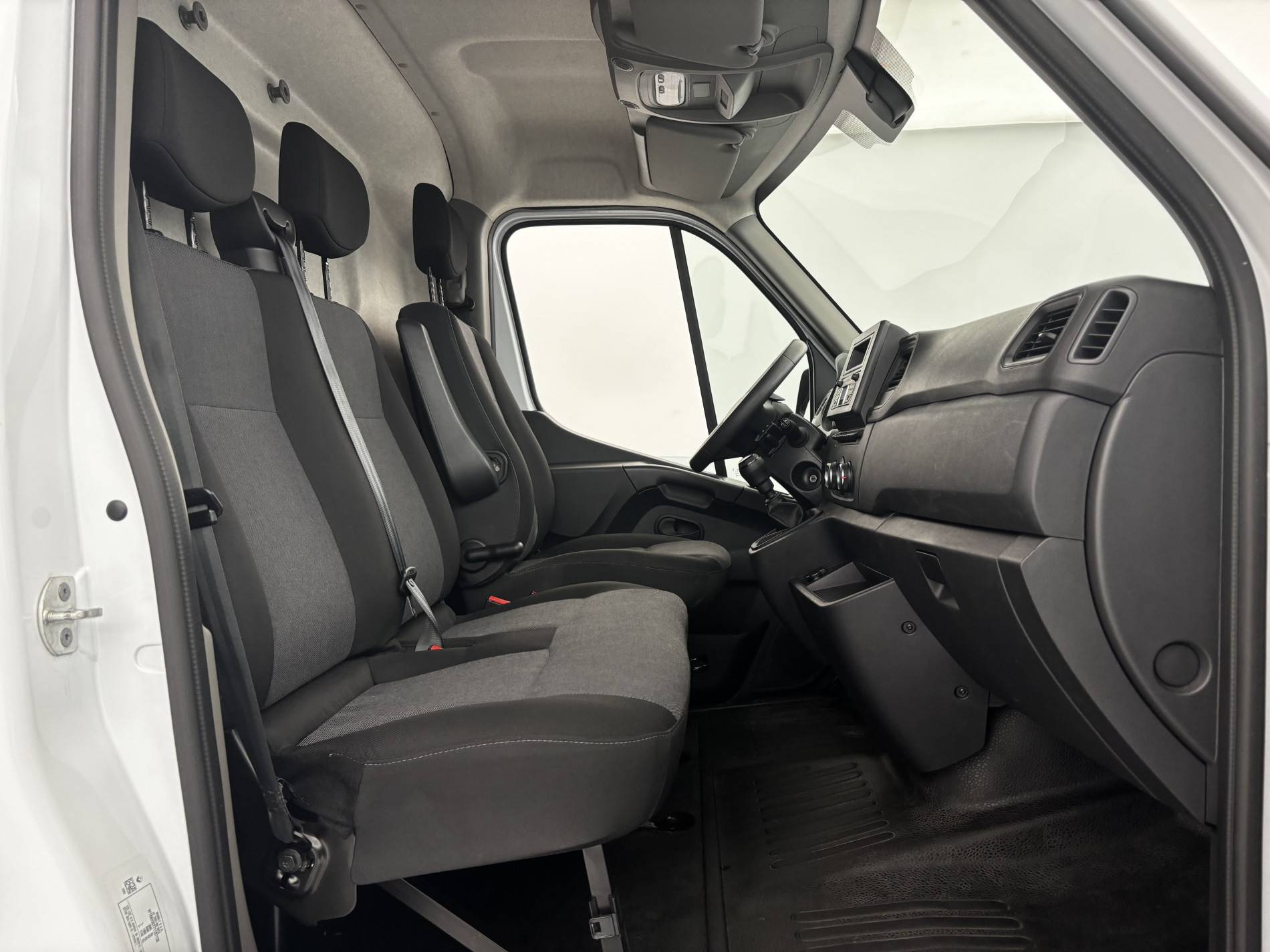 Vente en ligne Renault Master Fourgon MASTER FGN TRAC F3500 L2H2 BLUE DCI 135 au prix de 23 390 €
