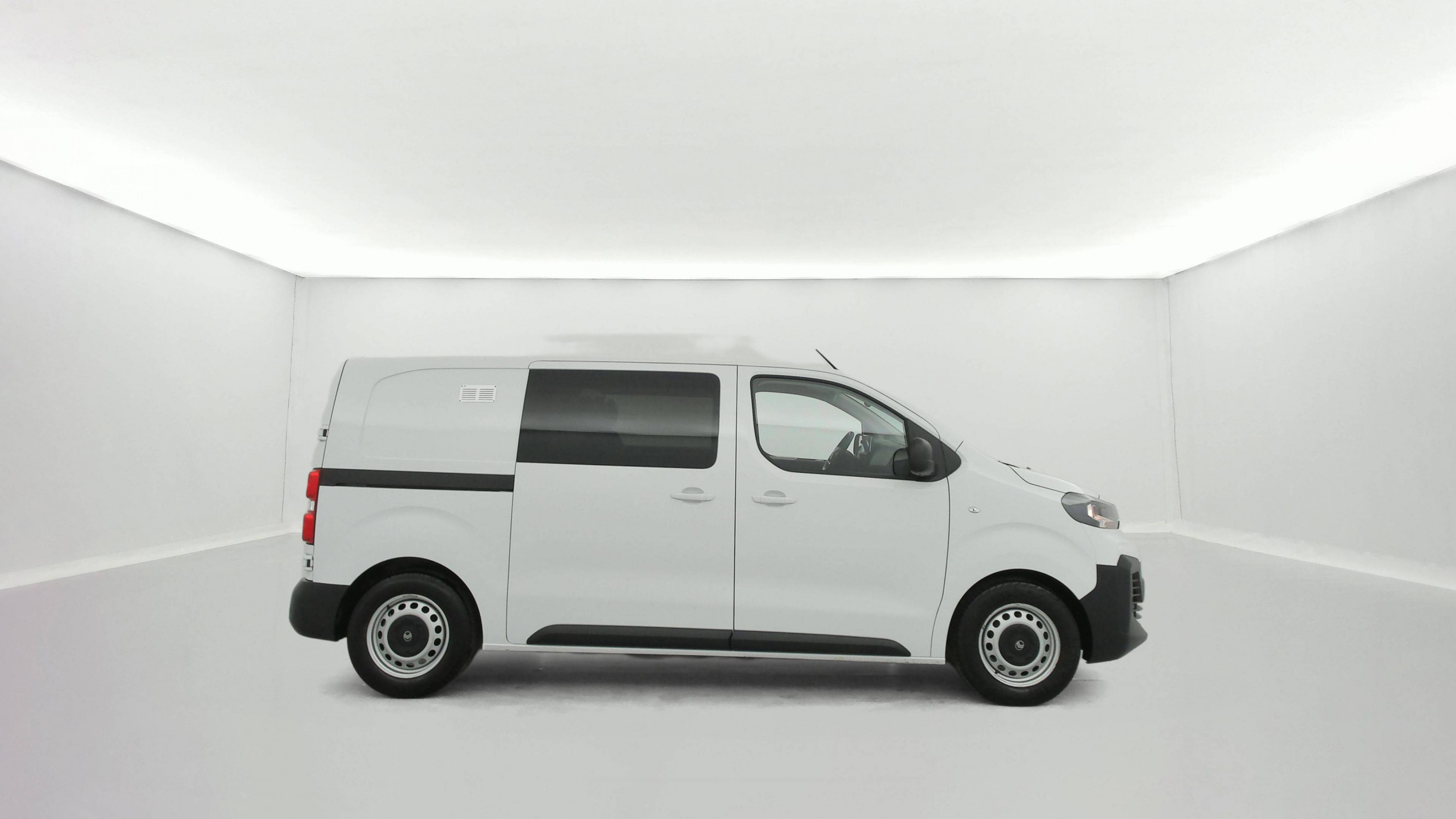Vente en ligne Citroën Jumpy Fourgon JUMPY CAB APPROFONDIE M BLUEHDI 145 S&S EAT8 au prix de 30 990 €