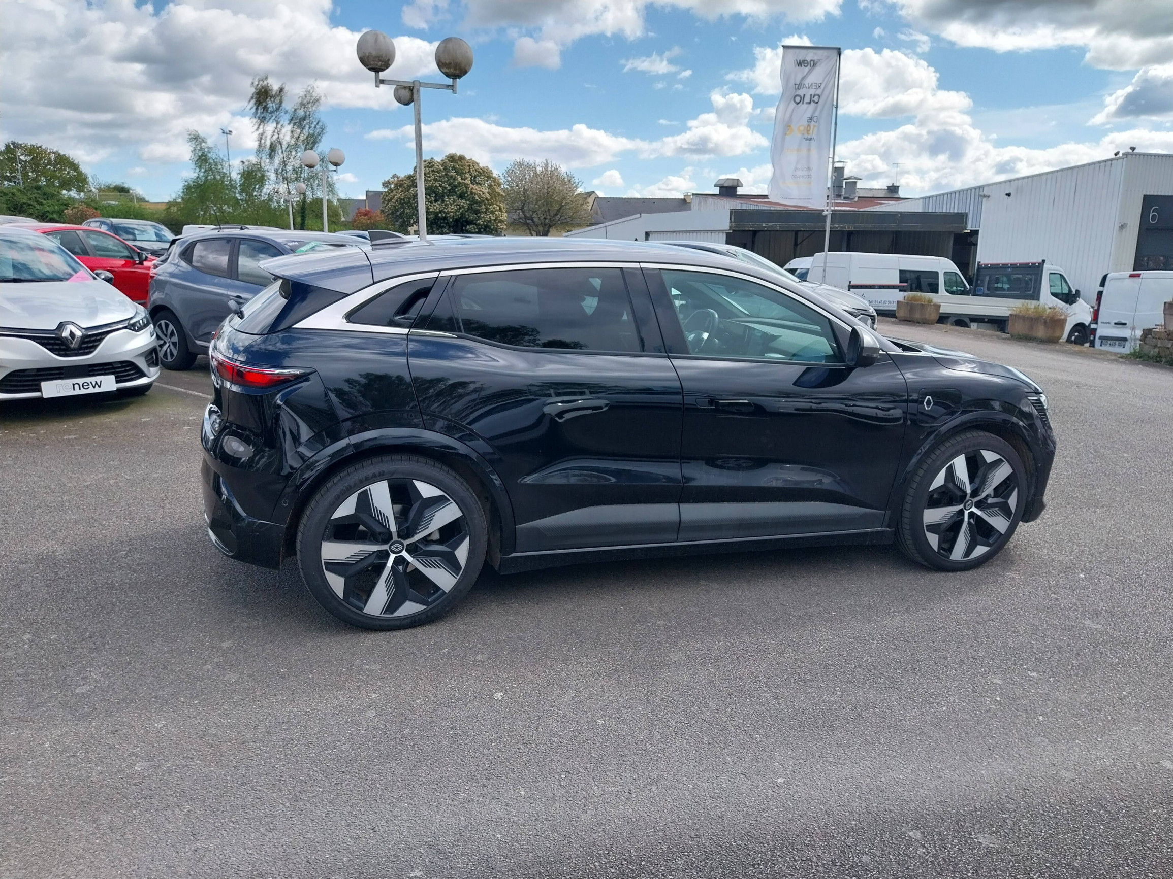 Vente en ligne Renault Megane E-Tech  EV60 220 ch super charge au prix de 23 990 €
