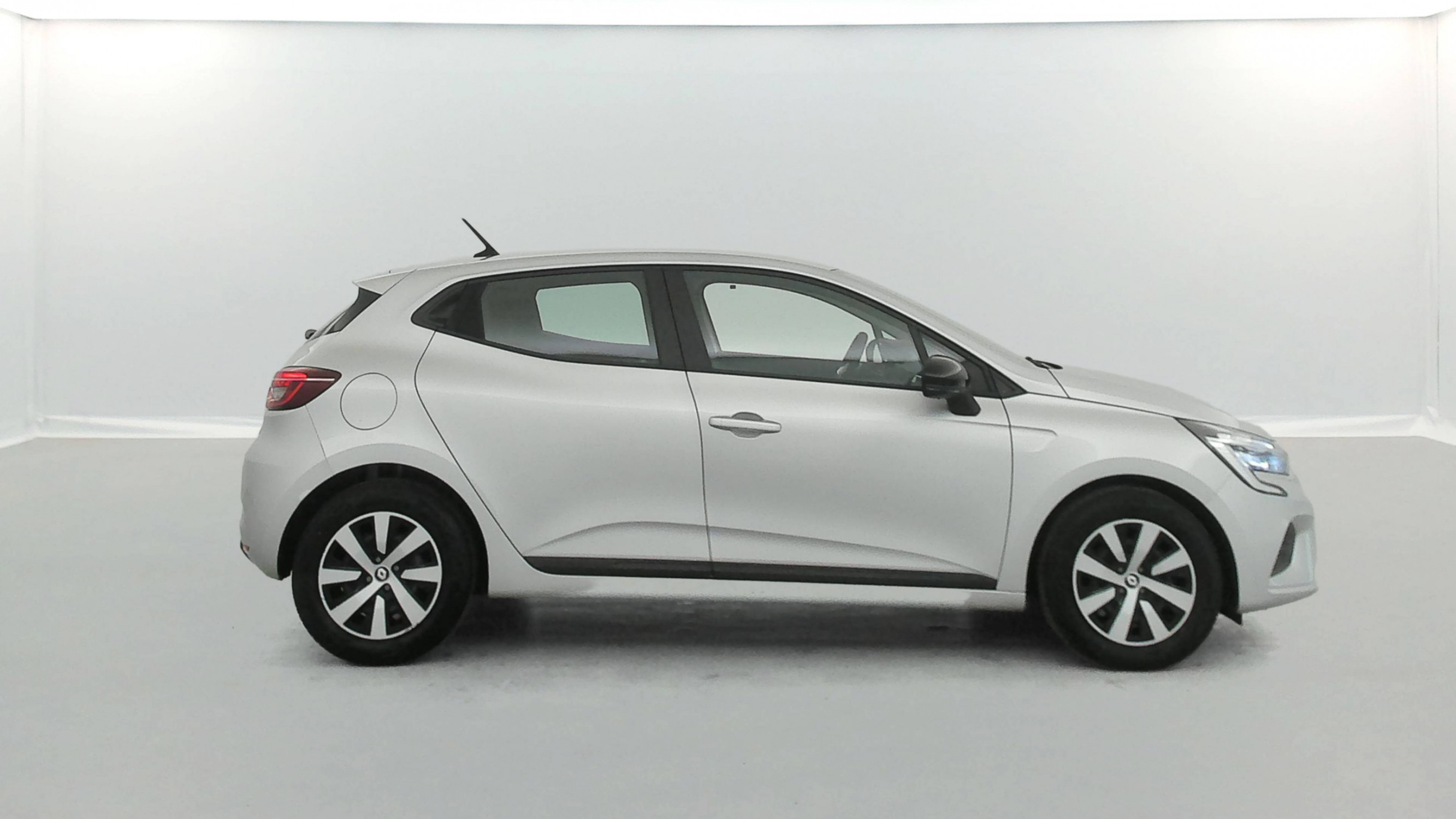 Vente en ligne Renault Clio 5 Clio TCe 90 au prix de 15 990 €