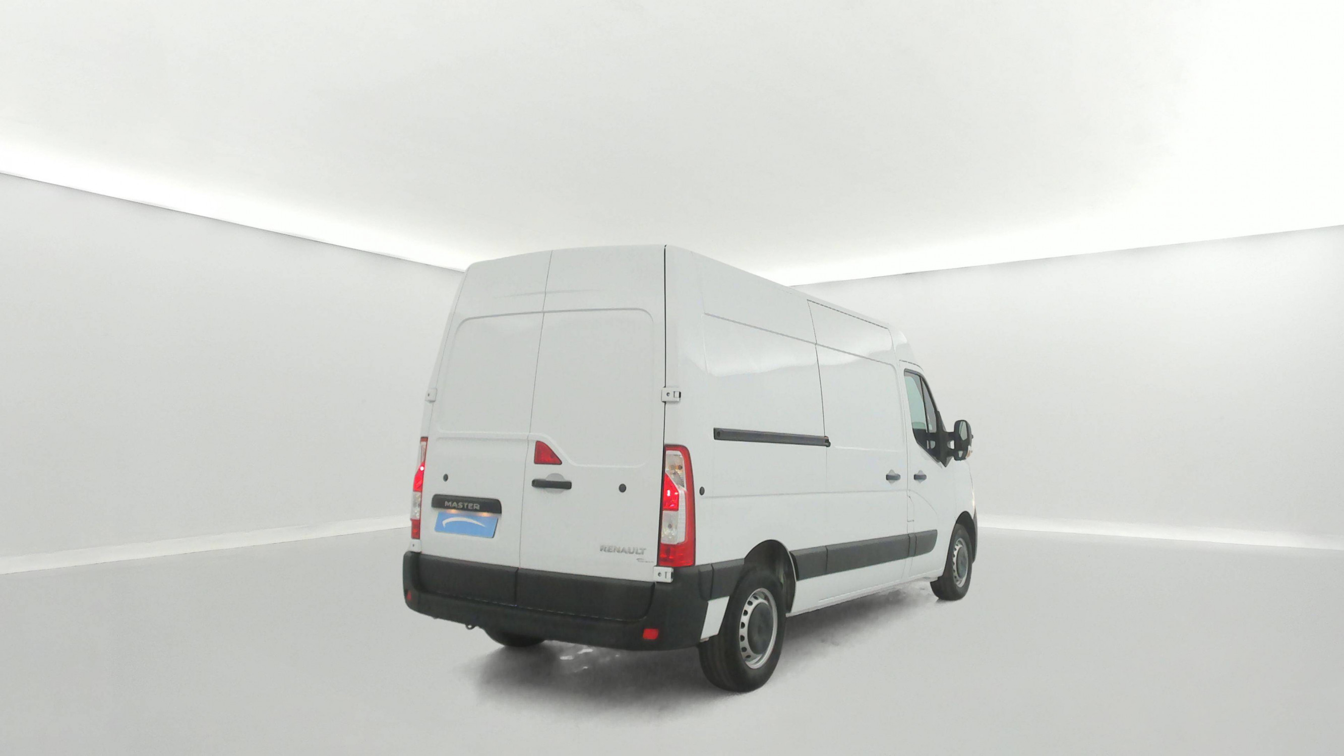 Vente en ligne Renault Master Fourgon MASTER FGN TRAC F3500 L2H2 BLUE DCI 135 au prix de 25 990 €