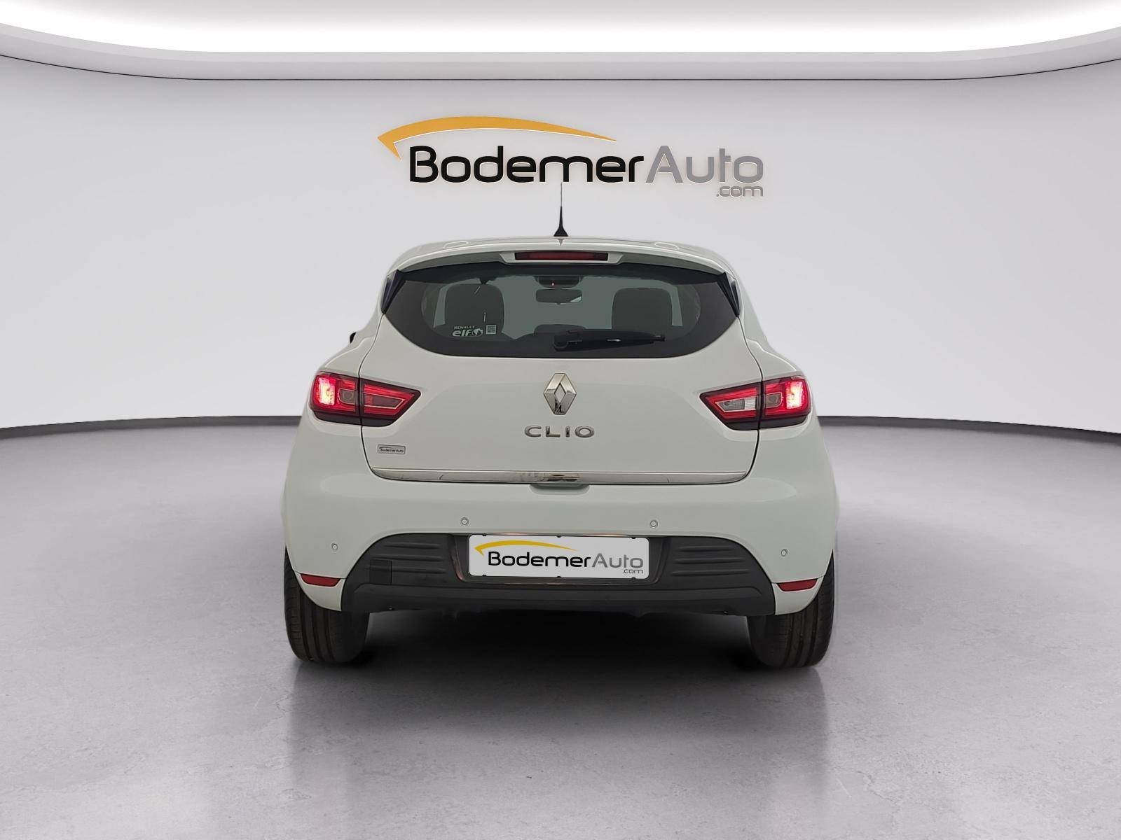 Vente en ligne Renault Clio 4 Clio dCi 90 E6C EDC au prix de 11 590 €