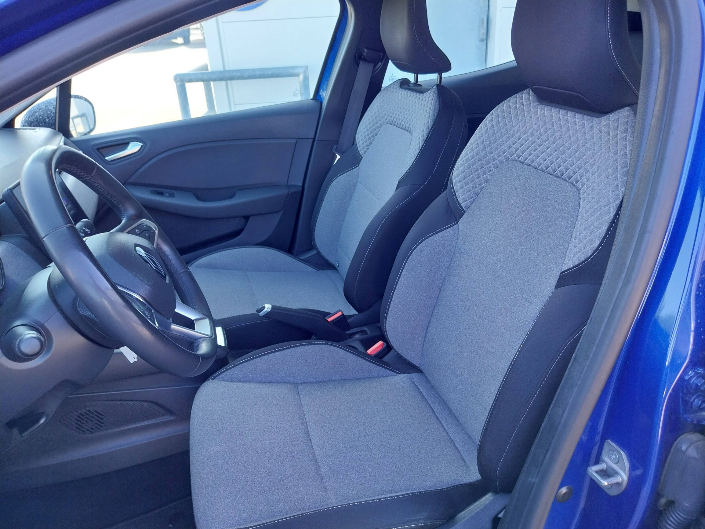 Vente en ligne Renault Clio 5 Clio E-Tech full hybrid 145 ch GSR2 au prix de 18 990 €