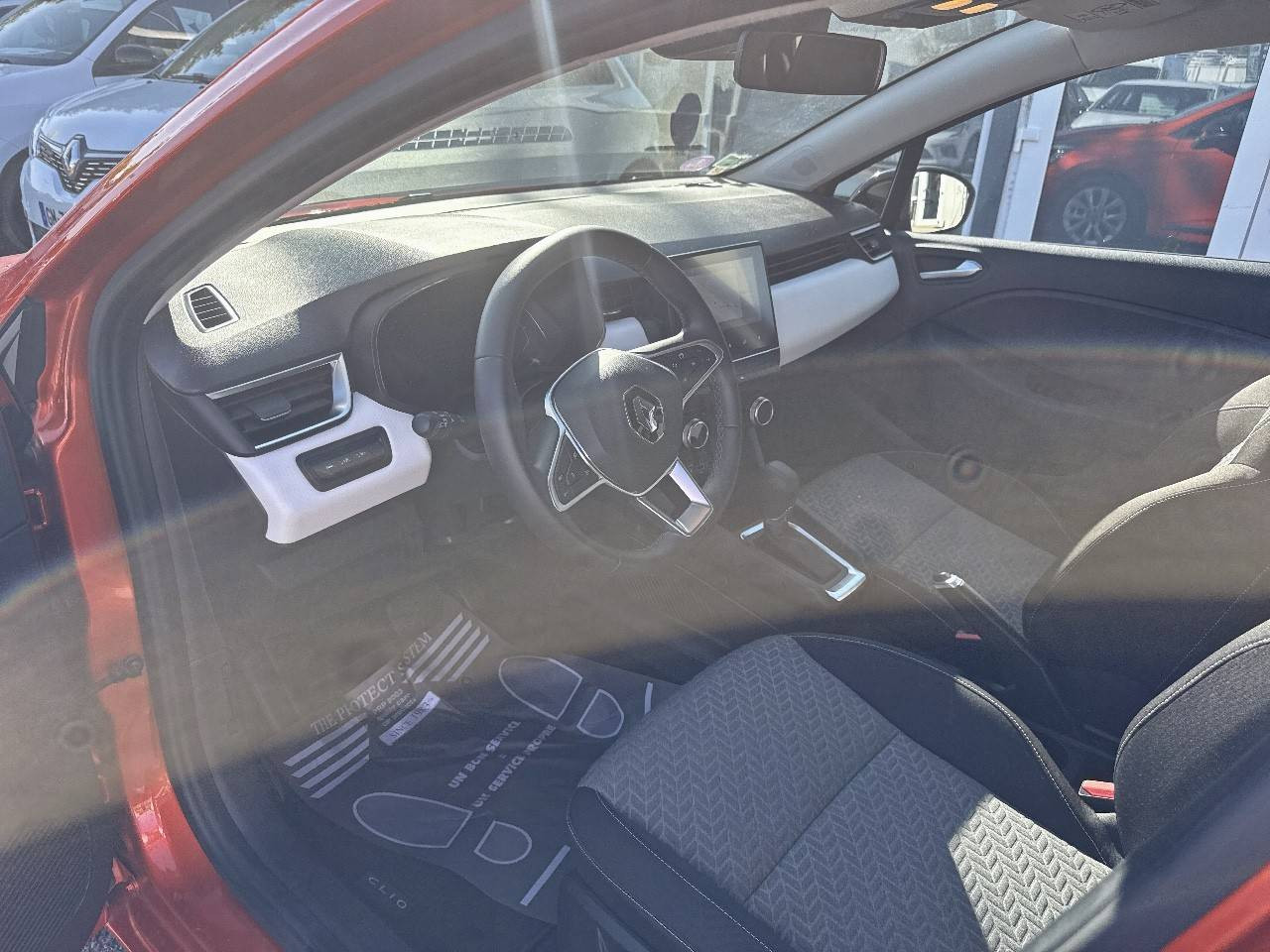 Vente en ligne Renault Clio 5 Clio E-Tech full hybrid 145 au prix de 16 490 €