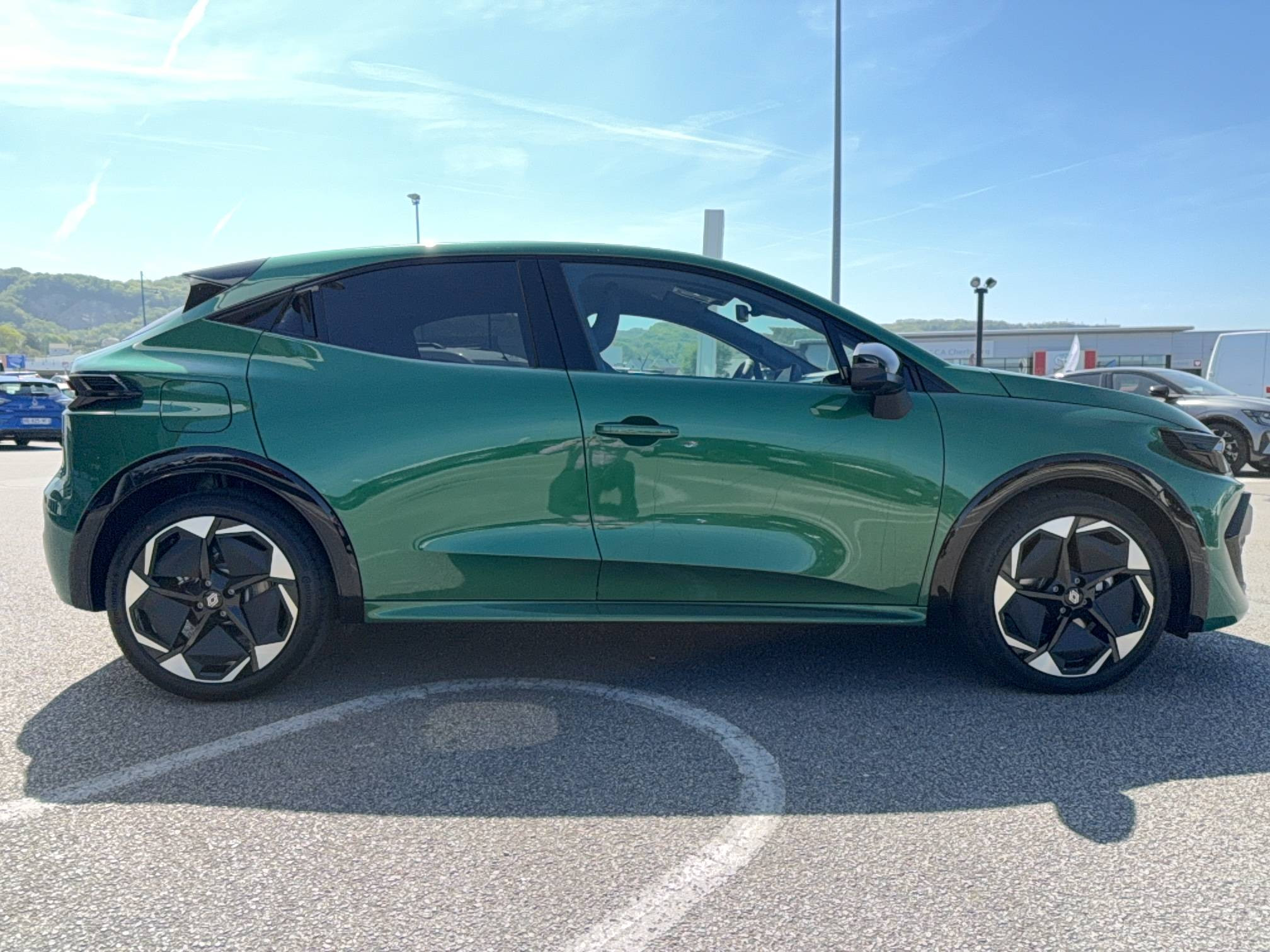 Vente en ligne Renault Clio 6 Clio E-Tech full hybrid 160 ch au prix de 25 500 €