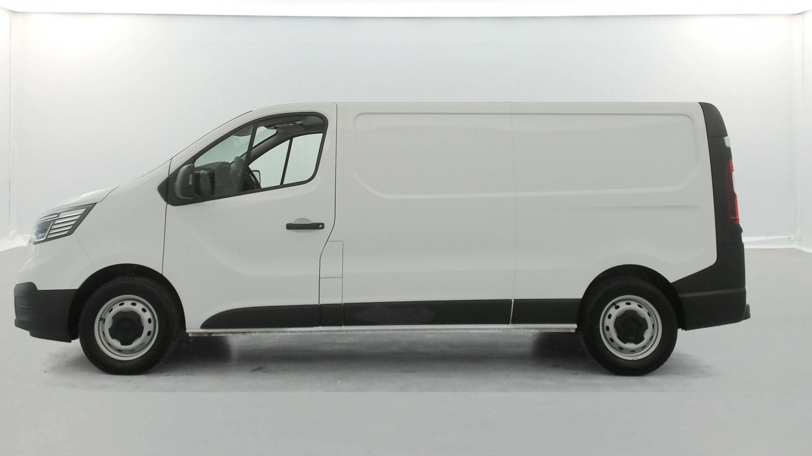 Vente en ligne Renault Trafic 3 Fourgon TRAFIC FGN L2H1 3000 KG BLUE DCI 130 au prix de 23 490 €