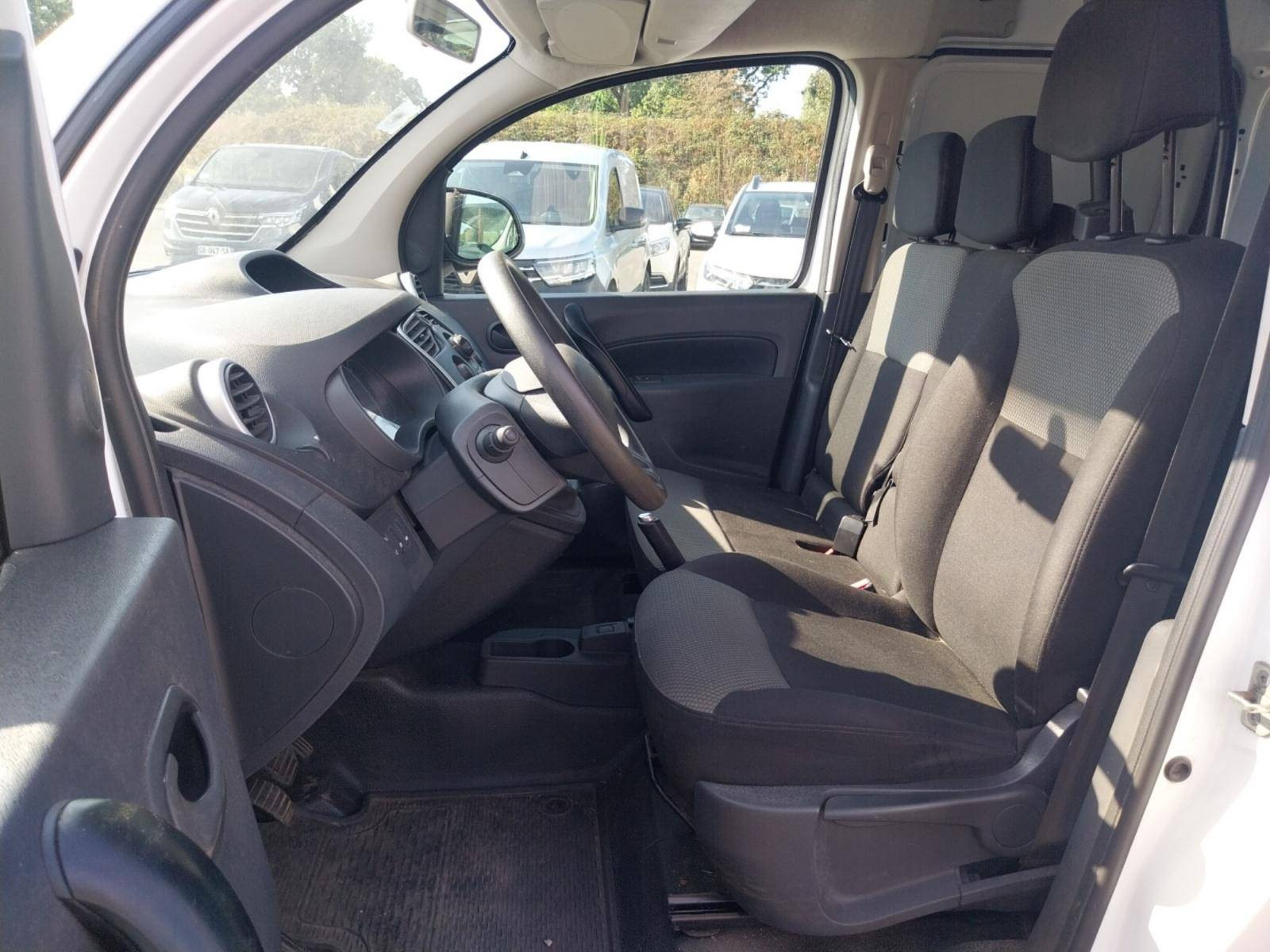 Vente en ligne Renault Kangoo Express  BLUE DCI 95 au prix de 11 990 €