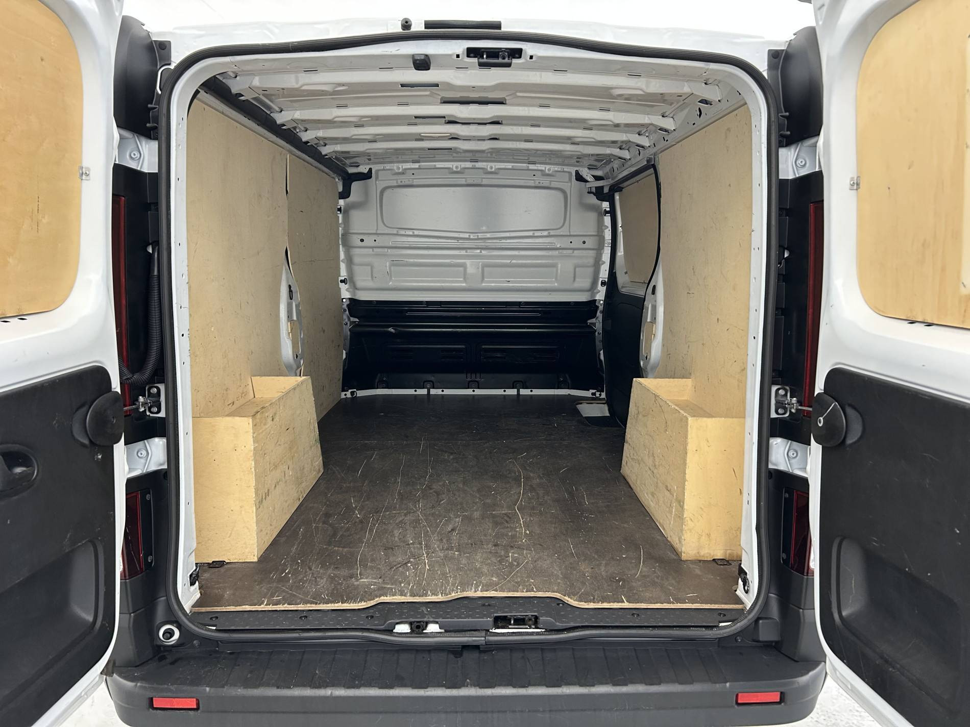 Vente en ligne Renault Trafic 3 Fourgon TRAFIC FGN L2H1 3000 KG BLUE DCI 130 au prix de 22 980 €