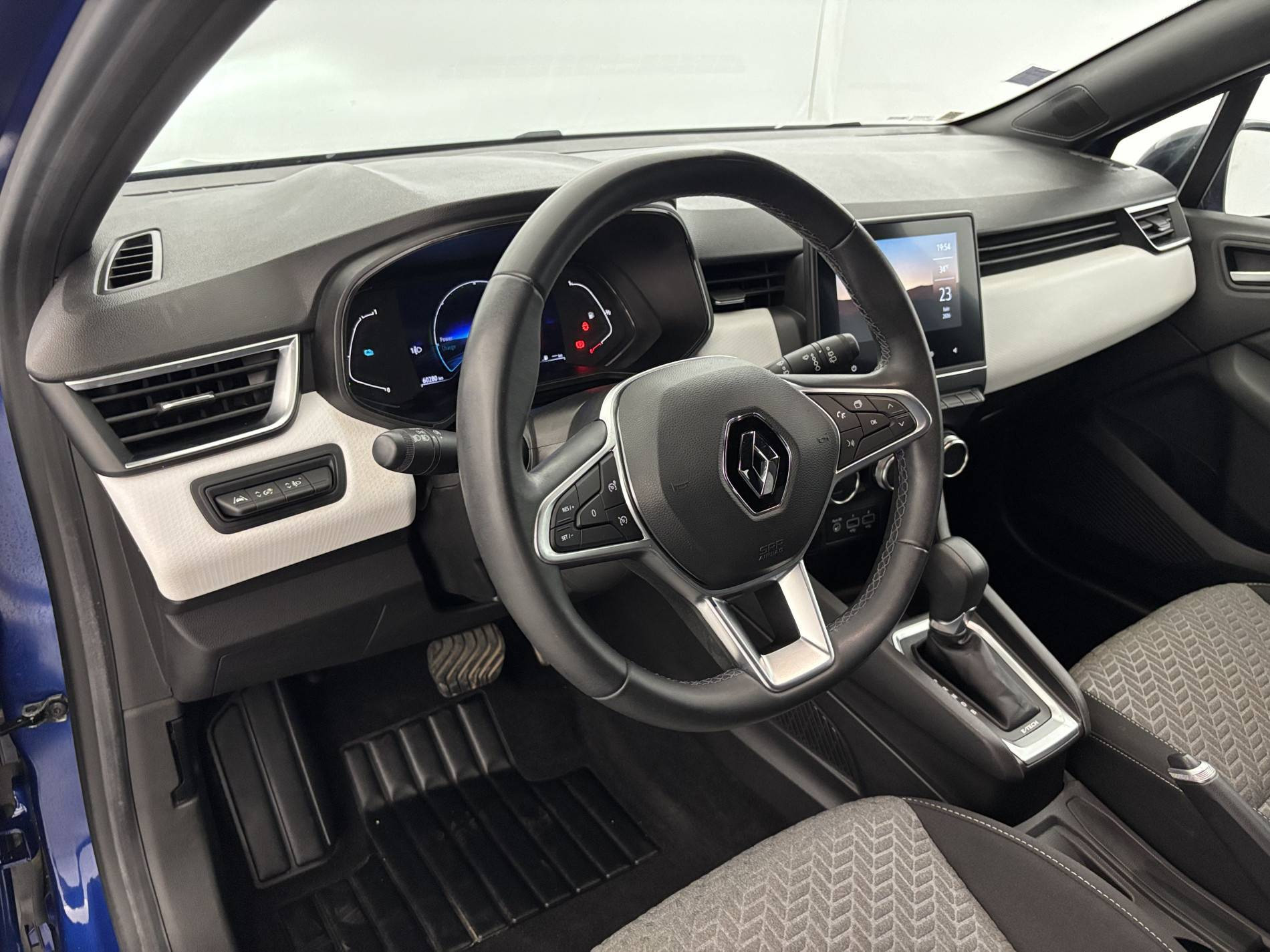 Vente en ligne Renault Clio 5 Clio E-Tech 140 - 21N au prix de 15 990 €