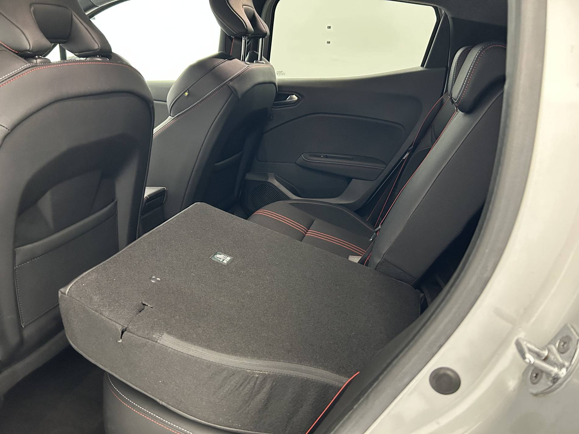 Vente en ligne Renault Clio 5 Clio E-Tech hybride 145 au prix de 17 490 €