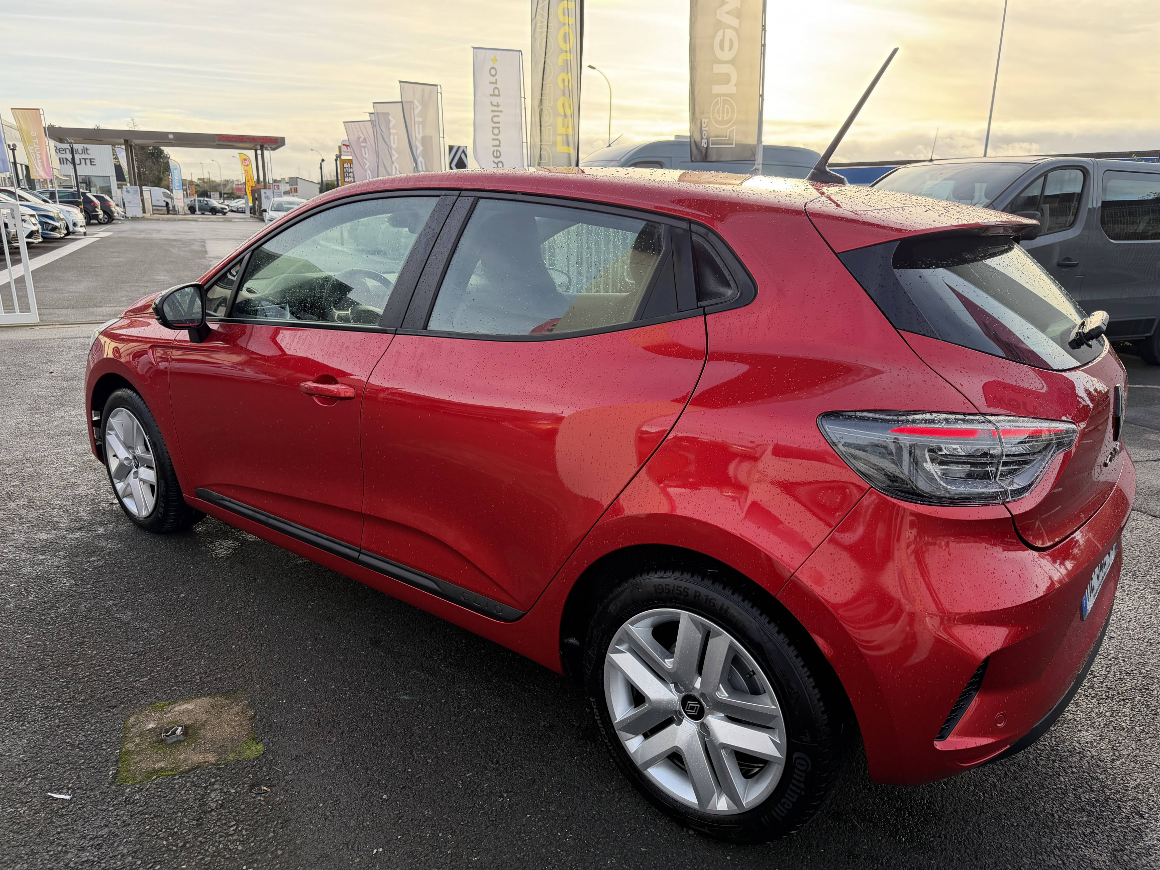 Vente en ligne Renault Clio 5 Clio E-Tech full hybrid 145 ch GSR2 au prix de 20 290 €