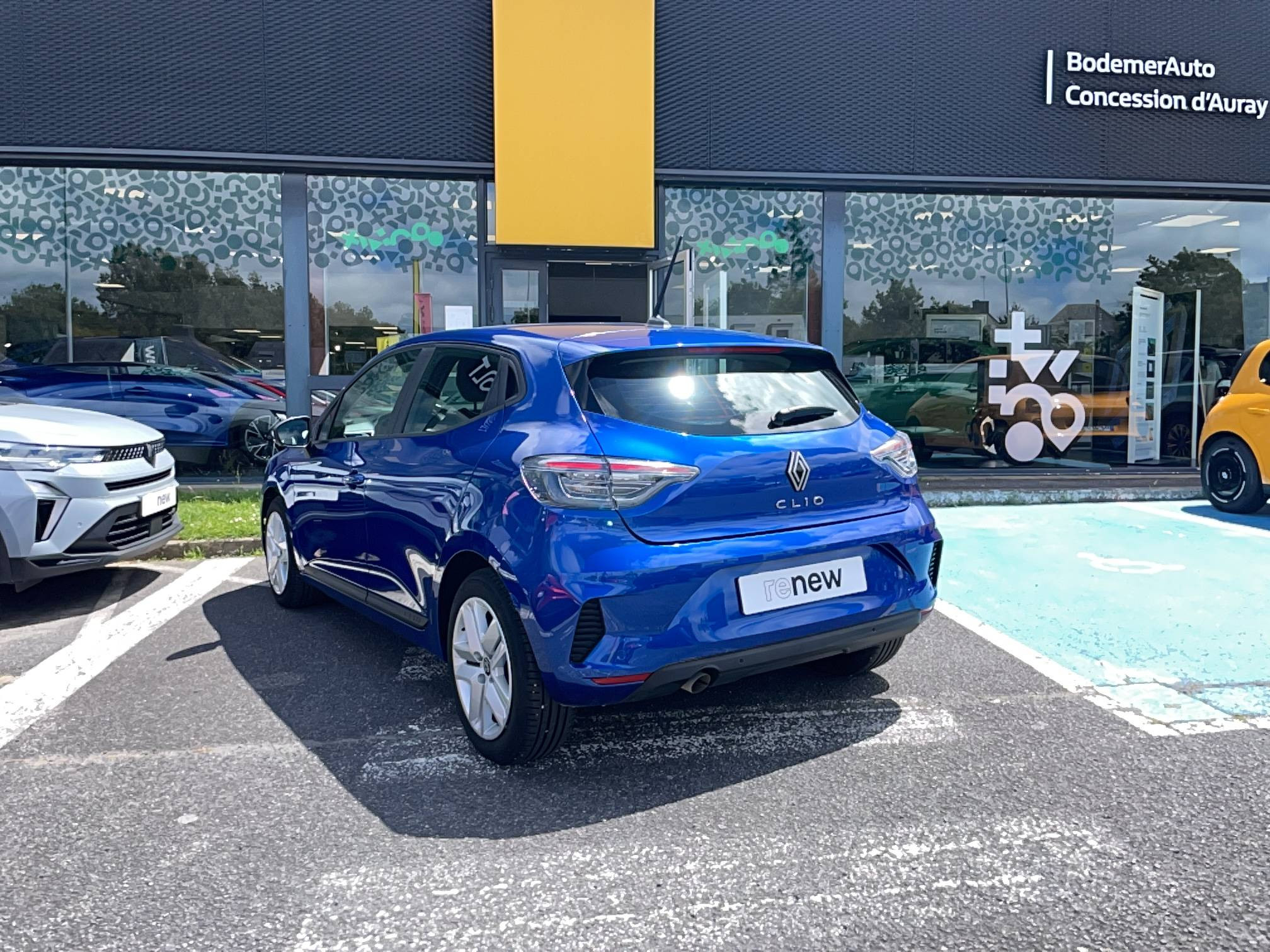 Vente en ligne Renault Clio 5 Clio TCe 90 au prix de 15 990 €