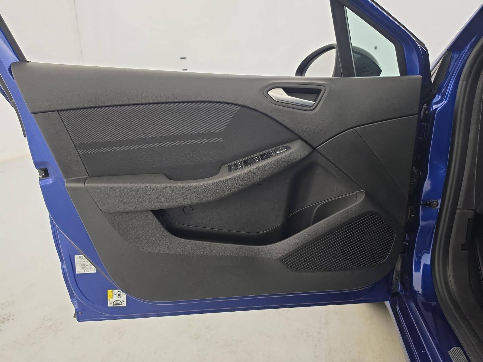 Vente en ligne Renault Clio 5 Clio E-Tech full hybrid 145 au prix de 21 500 €