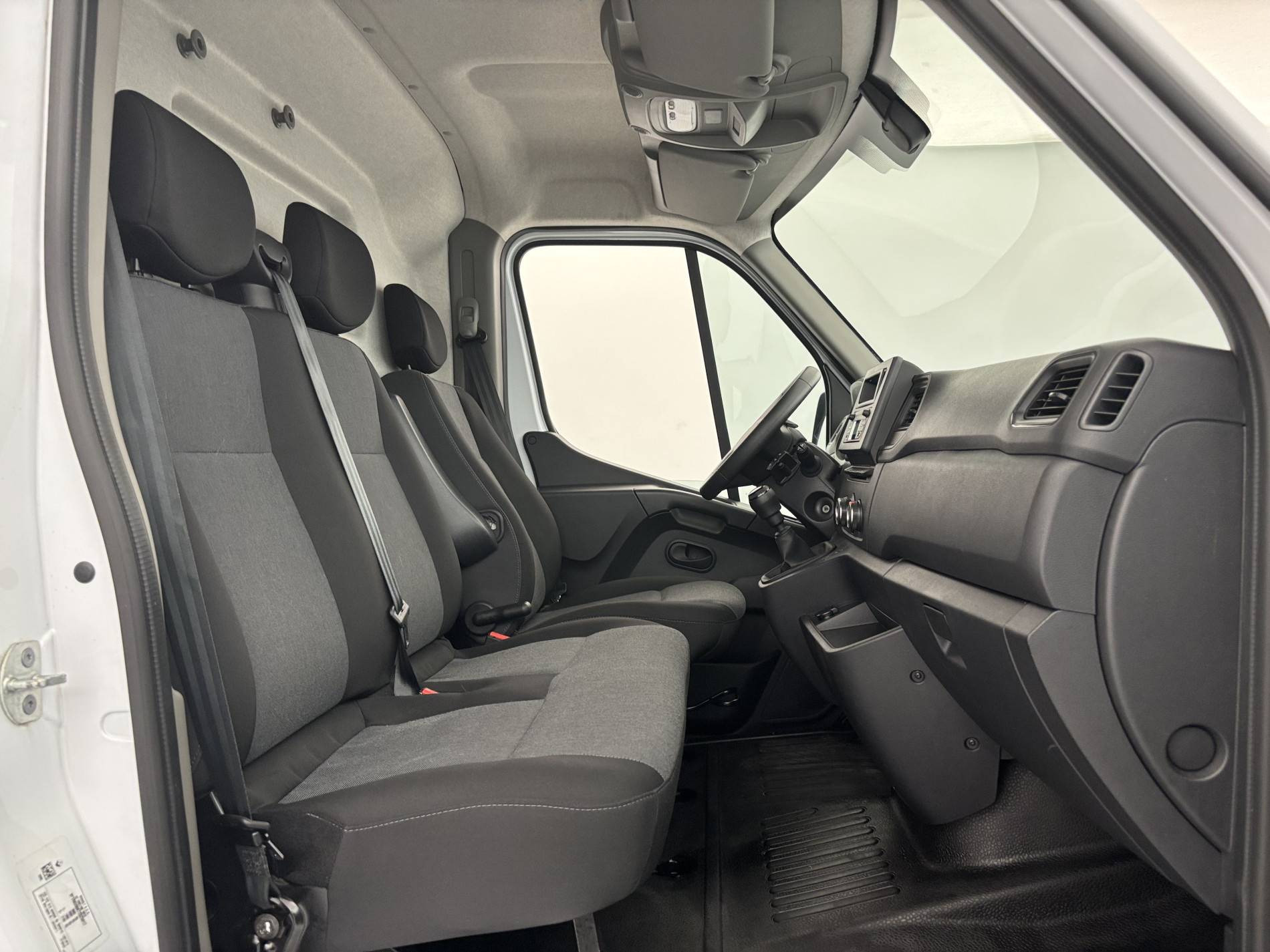 Vente en ligne Renault Master Fourgon MASTER FGN TRAC F3500 L2H2 BLUE DCI 135 au prix de 24 990 €