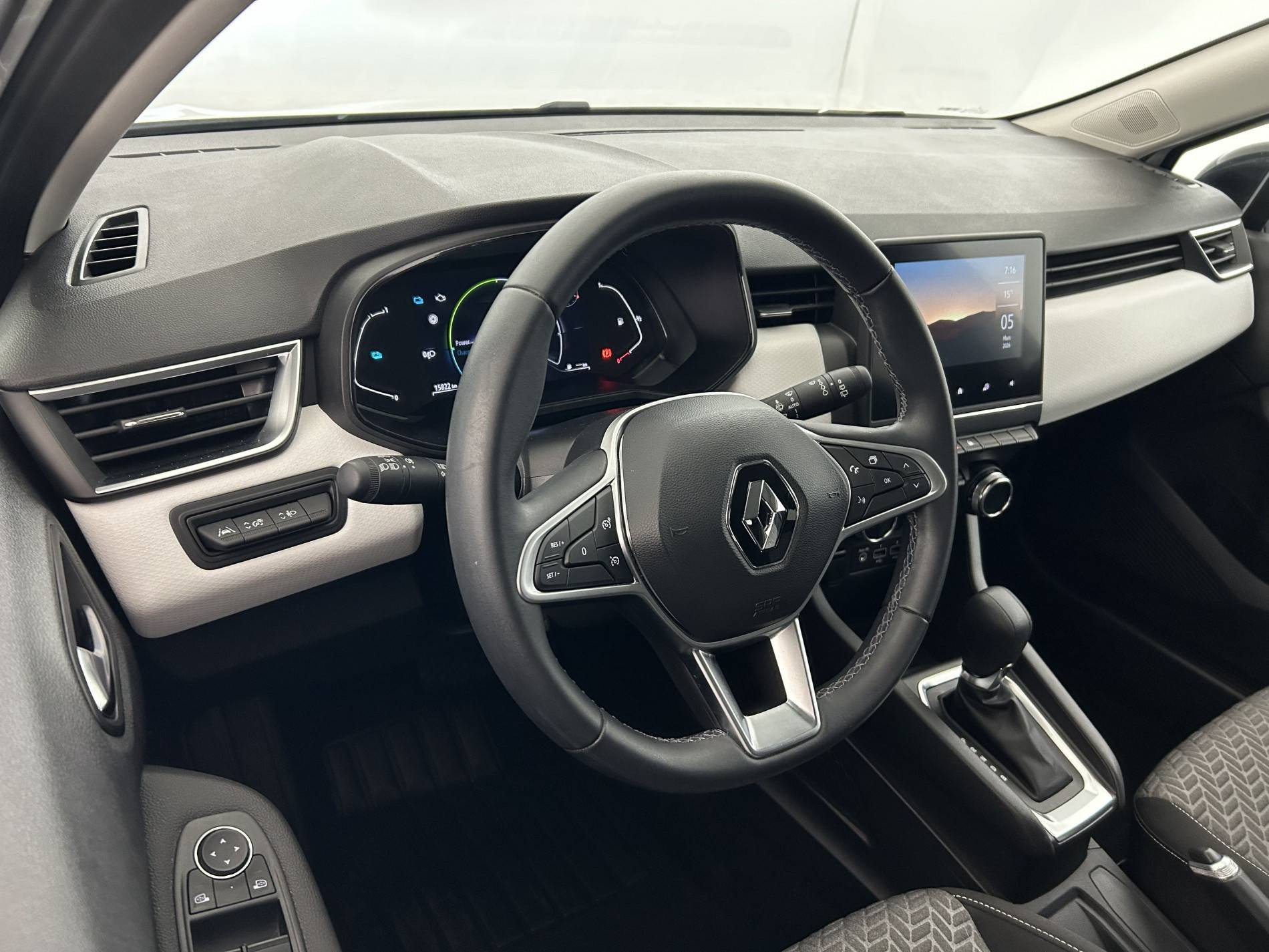 Vente en ligne Renault Clio 5 Clio E-Tech full hybrid 145 au prix de 17 950 €