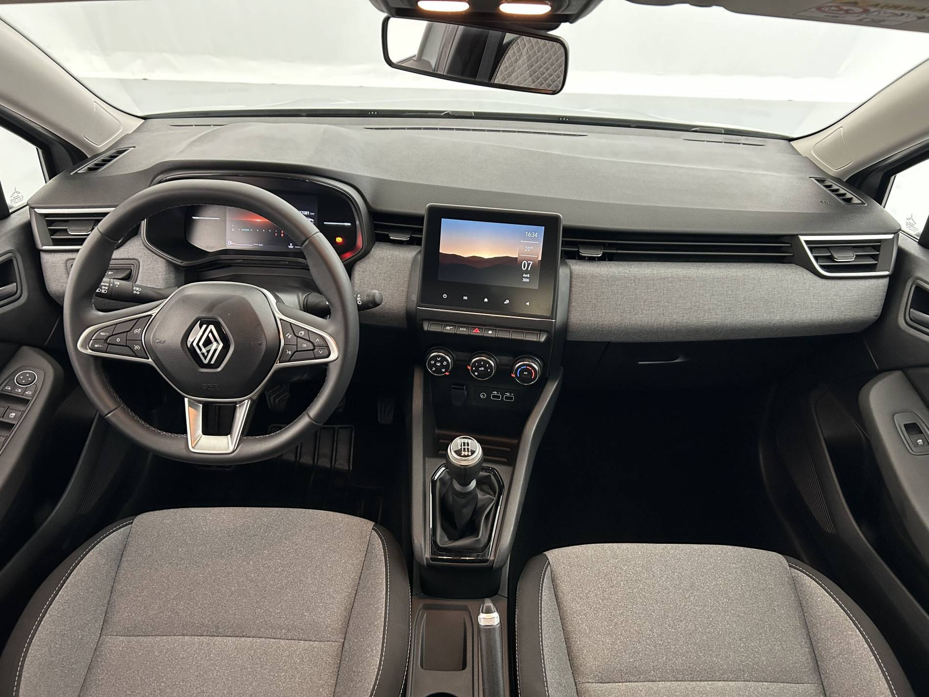 Vente en ligne Renault Clio 5 Clio TCe 90 au prix de 14 990 €