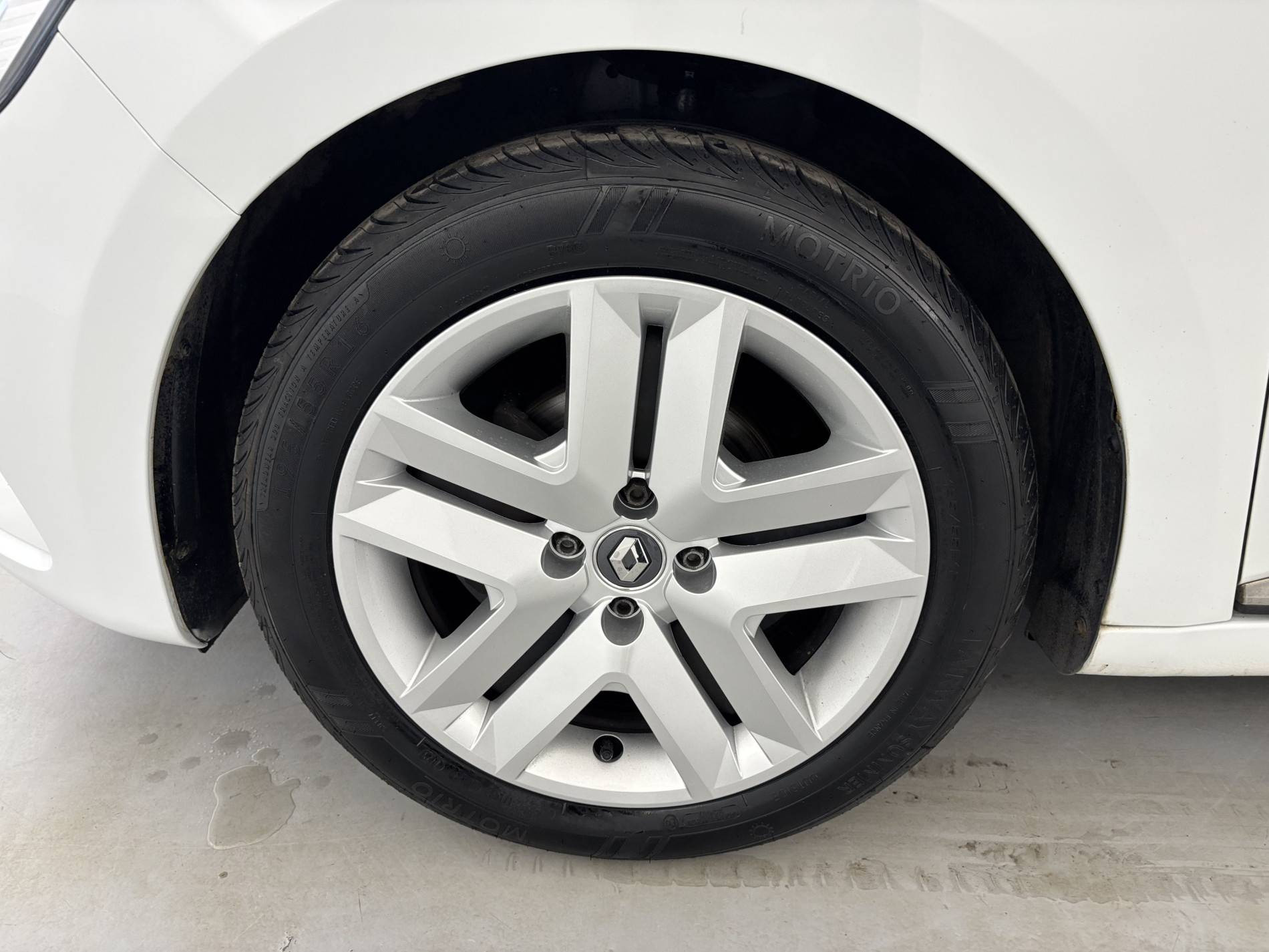 Vente en ligne Renault Clio 5 Clio TCe 90 - 21 au prix de 14 290 €