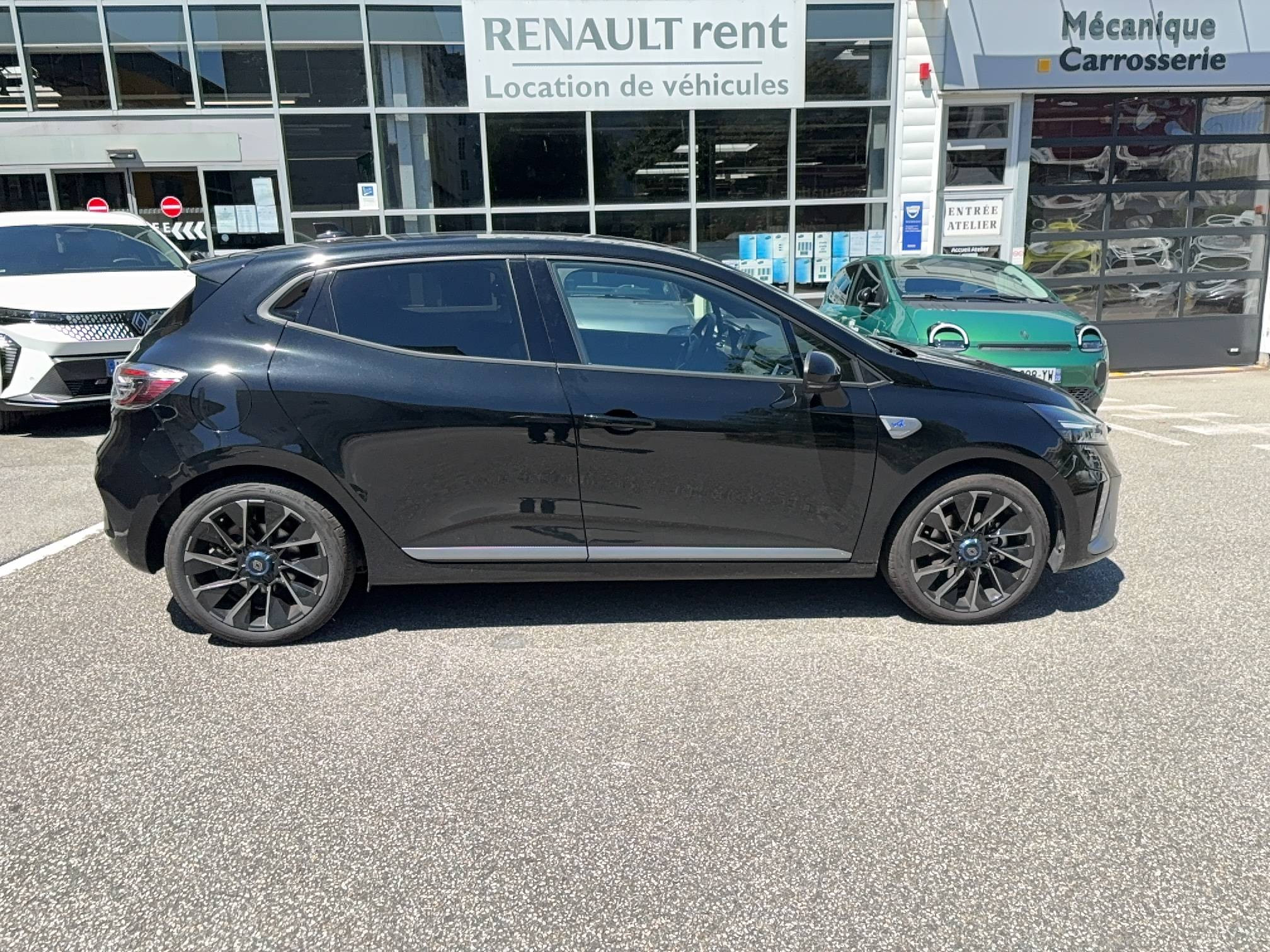 Vente en ligne Renault Clio 5 Clio E-Tech full hybrid 145 ch GSR2 au prix de 27 490 €