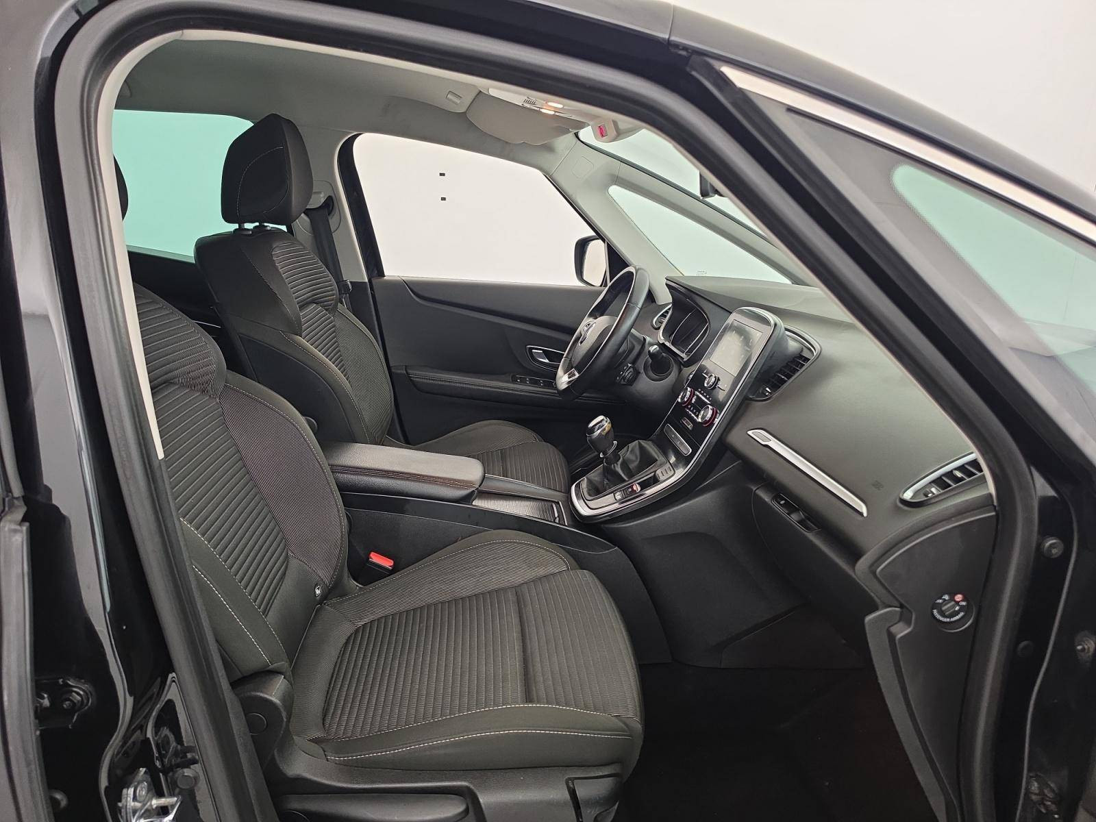 Vente en ligne Renault Grand Scenic 4 Grand Scenic Blue dCi 120 au prix de 13 999 €