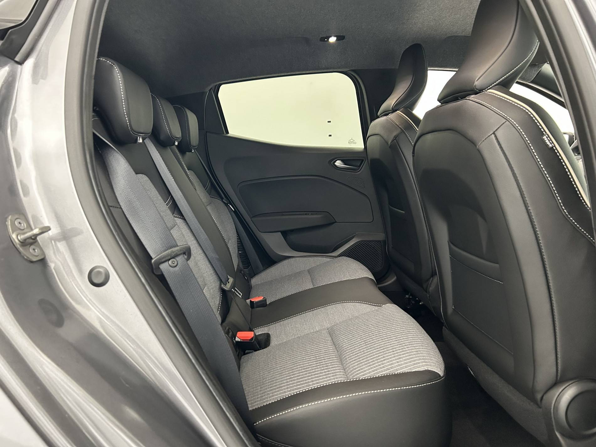 Vente en ligne Renault Clio 5 Clio E-Tech full hybrid 145 au prix de 19 290 €