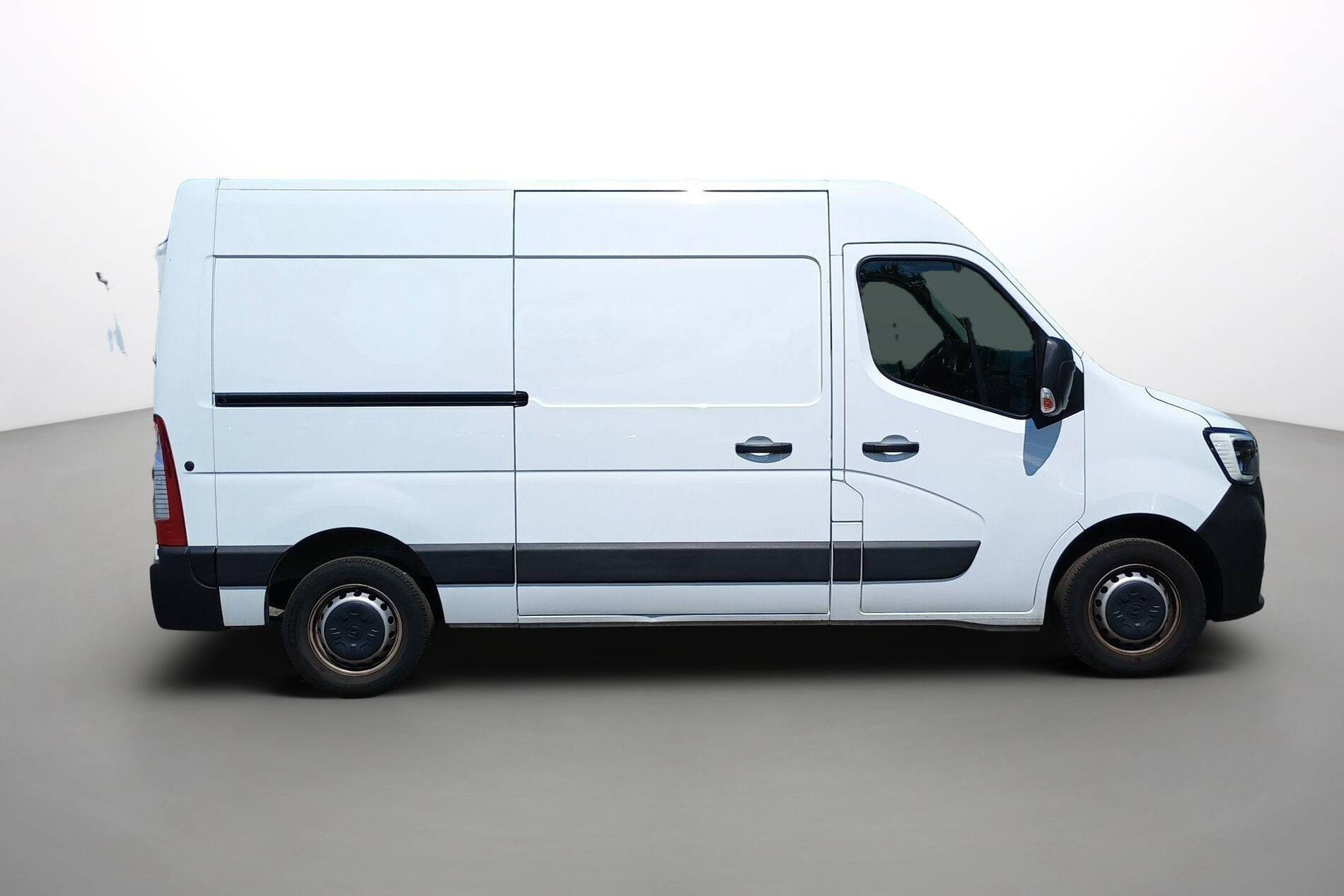 Vente en ligne Renault Master Fourgon MASTER FGN TRAC F3500 L2H2 BLUE DCI 135 au prix de 24 890 €