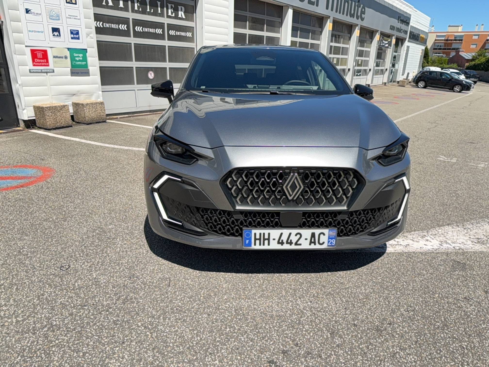 Vente en ligne Renault Clio 6 Clio E-Tech full hybrid 160 ch au prix de 25 990 €