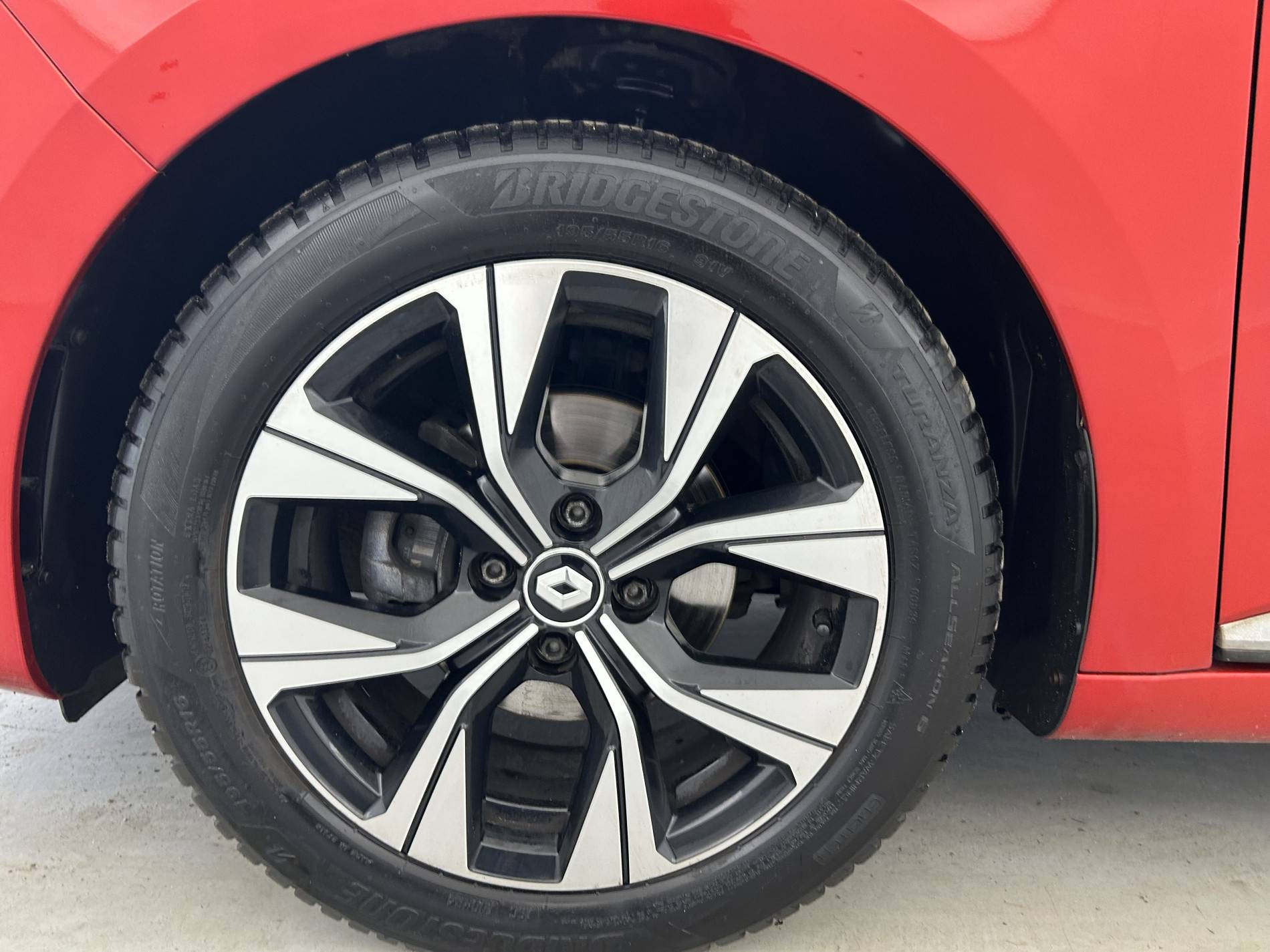Vente en ligne Renault Clio 5 Clio TCe 90 - 21 au prix de 12 390 €